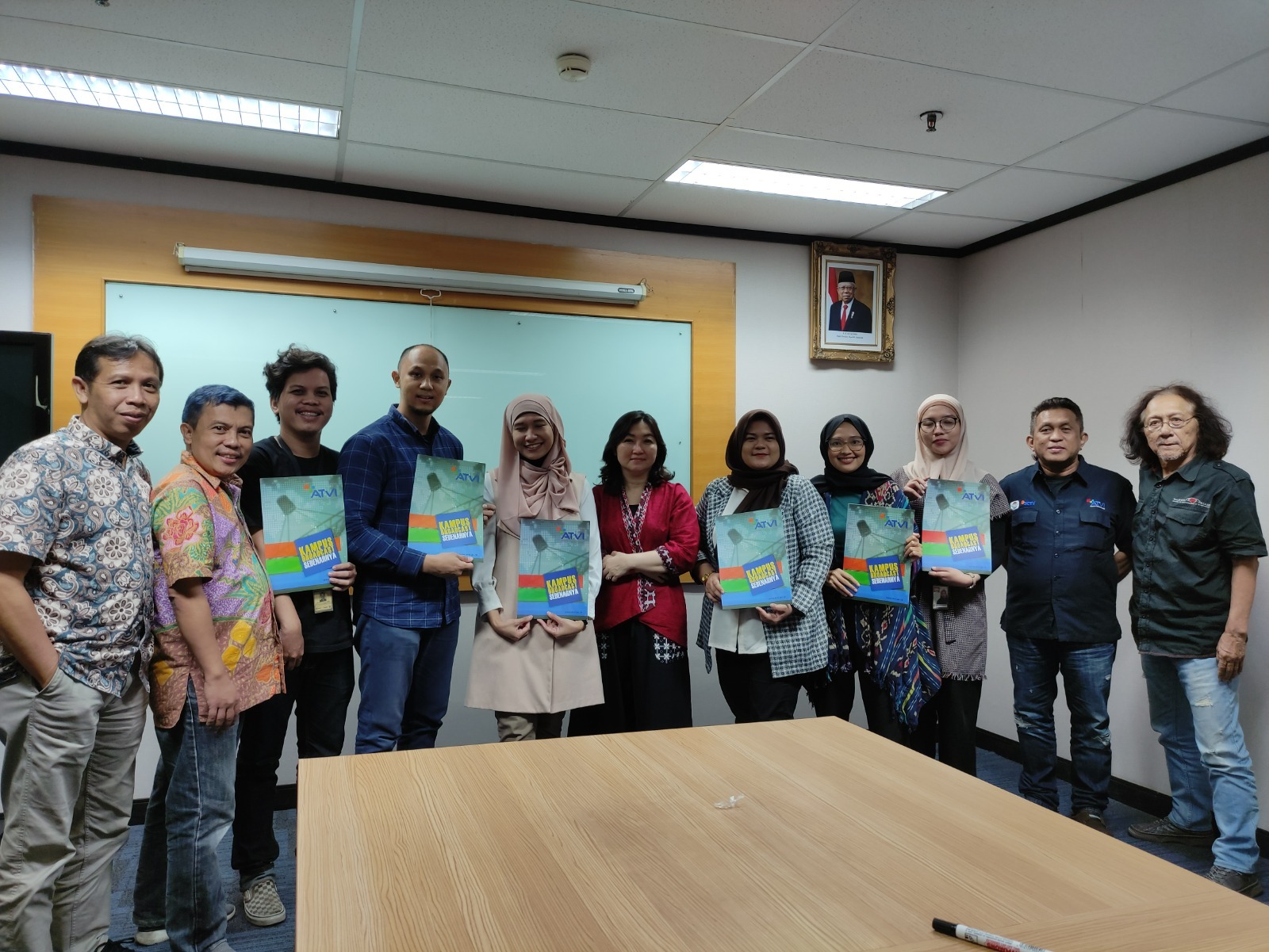 Acara pelantikan pengurus sekaligus penyerahan SK Pengurus Ikatan Alumni ATVI (IKAVI) di Kampus ATVI, Jakarta.