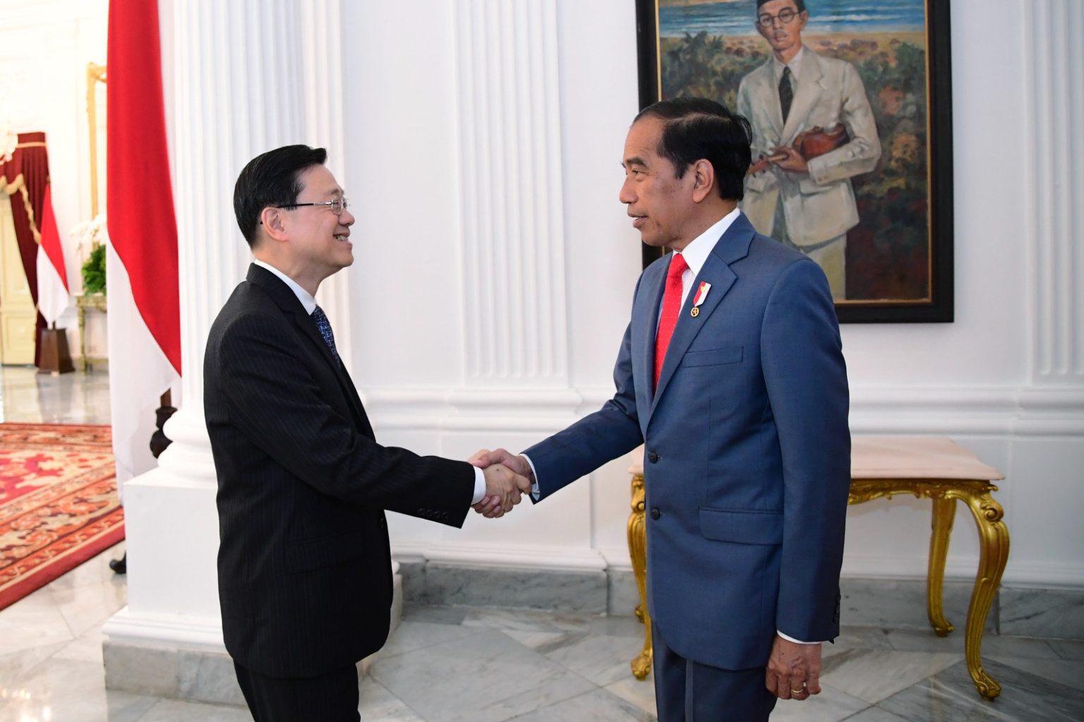 Presiden Jokowi menerima kunjungan kehormatan Chief Executive Hong Kong, John Lee di Istana Merdeka, Jakarta, Selasa (25/7).