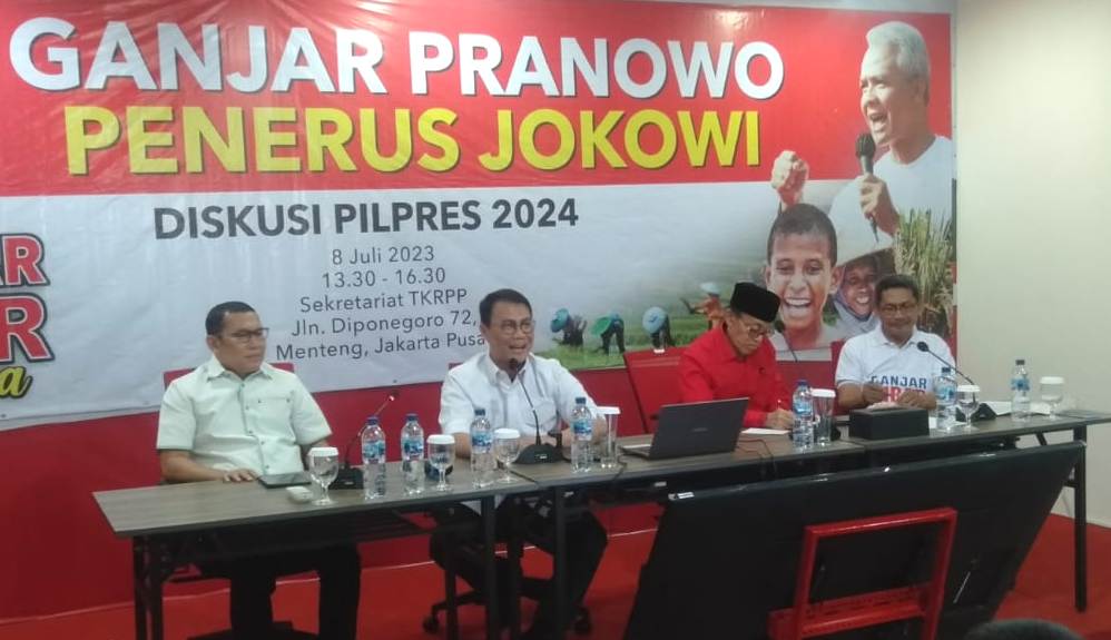 Wakil Ketua MPR RI Ahmad Basarah (tengah).