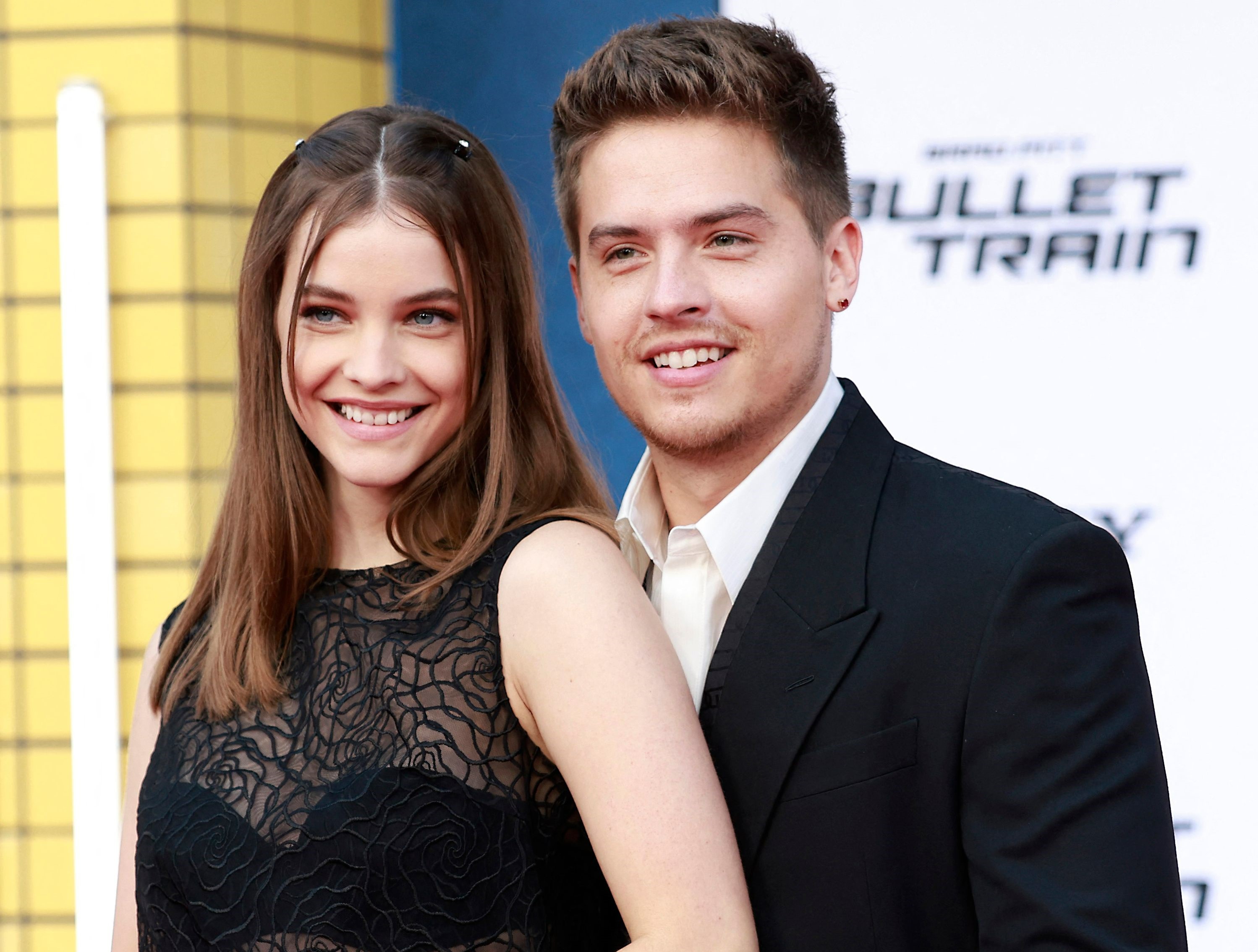 Dylan Sprouse bersama pacarnya Barbara Palvin