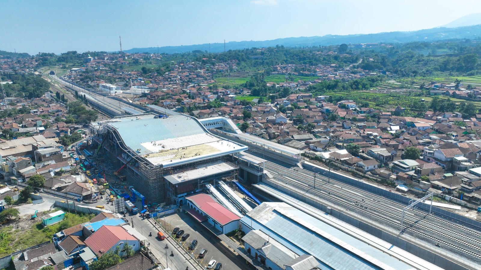 Kehadiran Kereta Cepat Jakarta-Bandung Punya Efek Ganda 