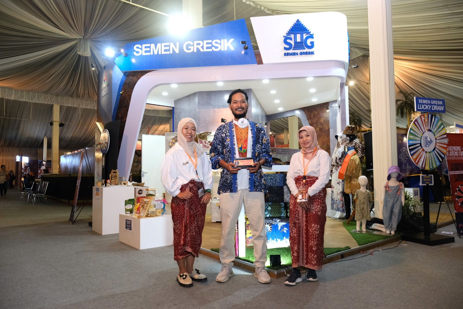Stand milik UMKM binaan Semen Gresik mendapat predikat gerai terbaik dalam Jateng Fair 2023