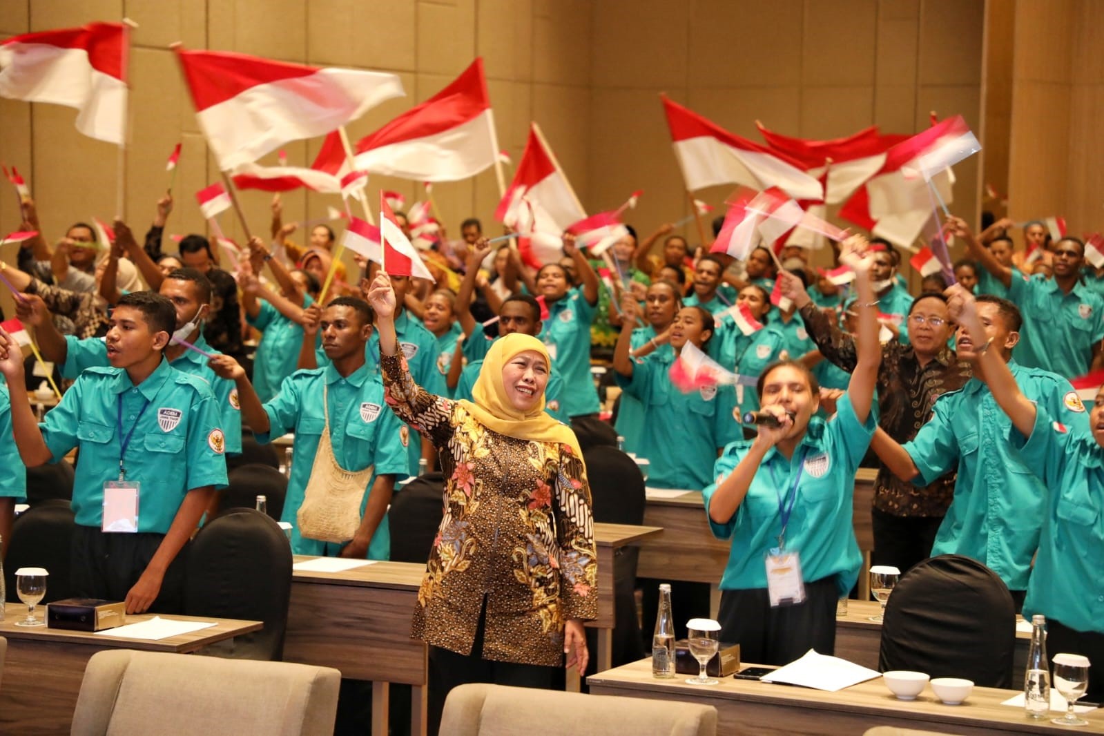 Gubernur Jatim Khofifah Indar Parawansa saat menerima 155 siswa peserta Program Afirmasi Pendidikan Menengah (Adem) Papua 