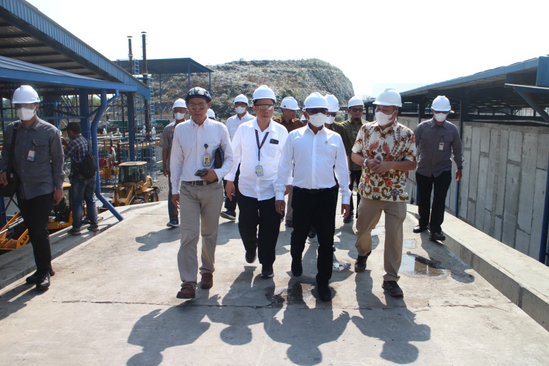 PEMBANGKIT LISTRIK: PLTS Putri Cempo sedang ditinjau. PLTS ini merupakan salah satu proyek ekonomi hijau dan pro lingkungan.