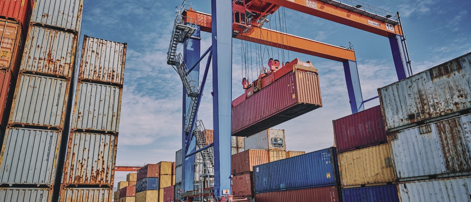 Perusahaan logistik perlu memanfaatkan teknologi lokasi untuk pemantauan pengiriman dan kargo.