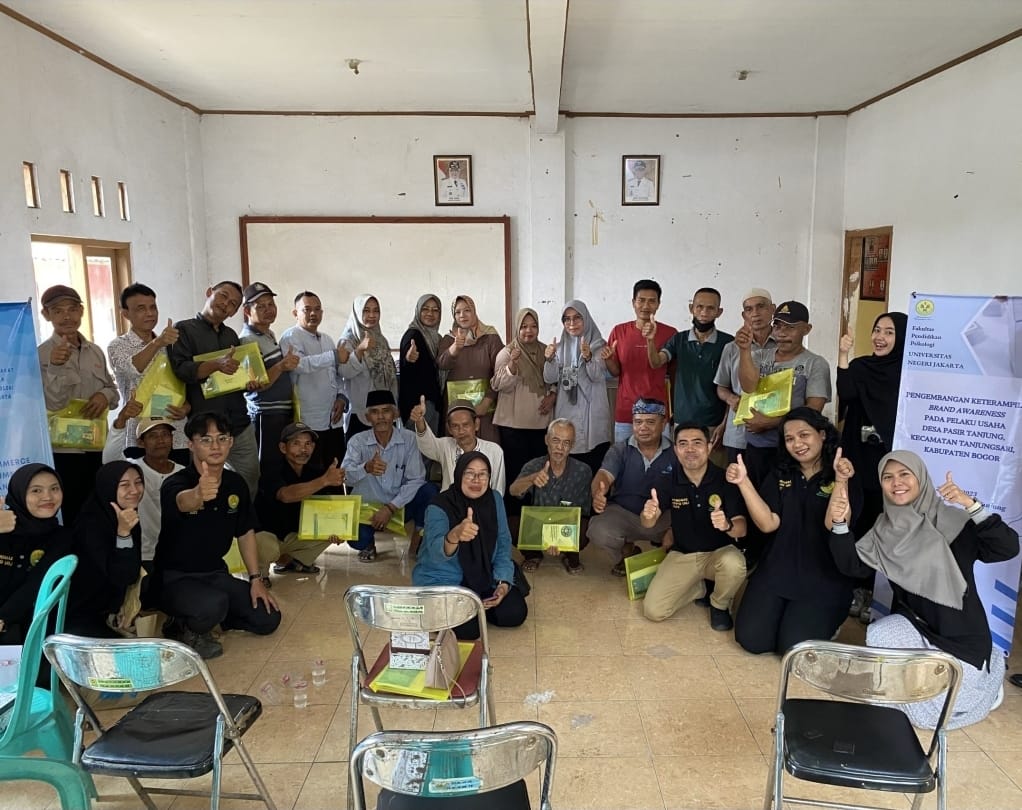 UNJ Gelar Pelatihan E-Commerce untuk UMKM di Desa Pasirtanjung