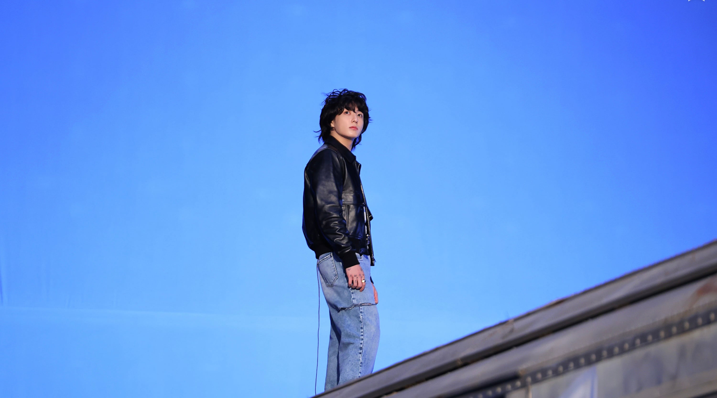 Jungkook BTS berada di puncak #1 Billboard Hot 100 dengan single Seven feat Latto