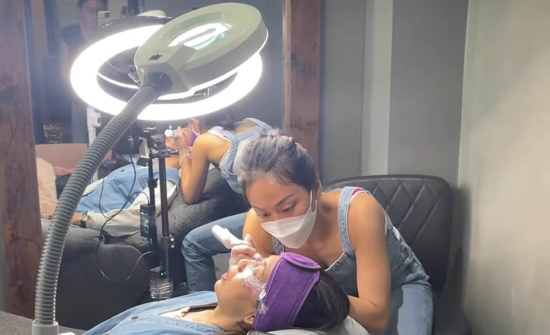 Industri klinik kecantikan Serre Beauty mengembangkan jasa kecantikan dengan metode treatment plasma fibroblast.