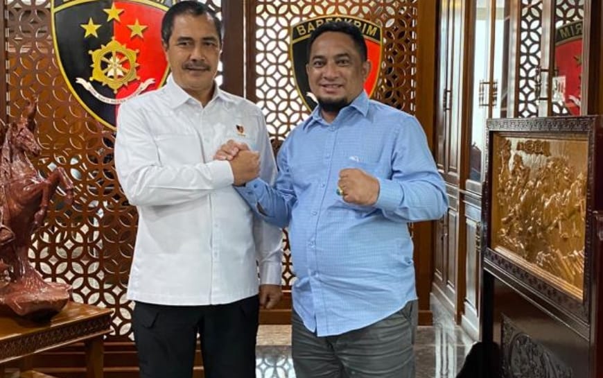 Aktivis GMNI Albert Hama (kanan) bersama Wakapolri Komjen Agus Andrianto.