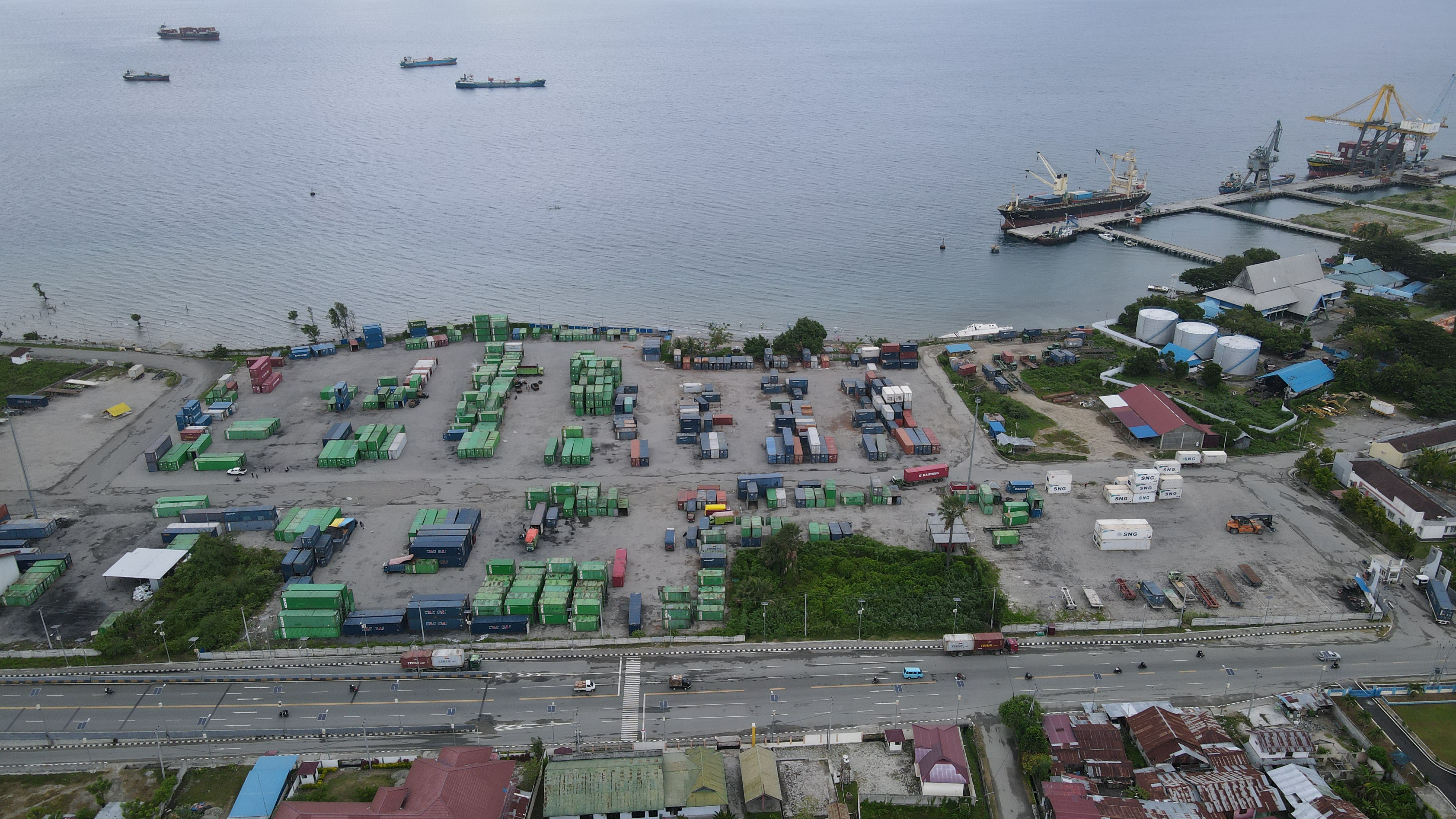 Pelabuhan peti kemas di Palu, Sulawesi Tengah