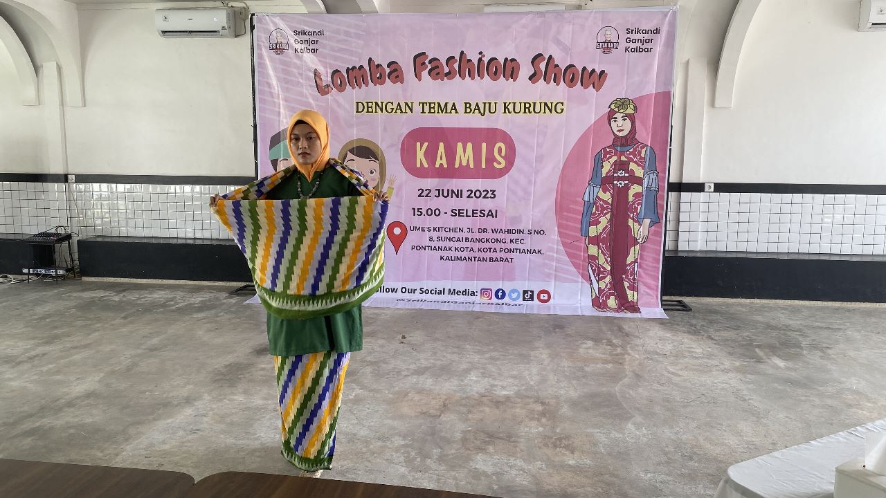 Lomba fahion show baju kurung di Pontianak