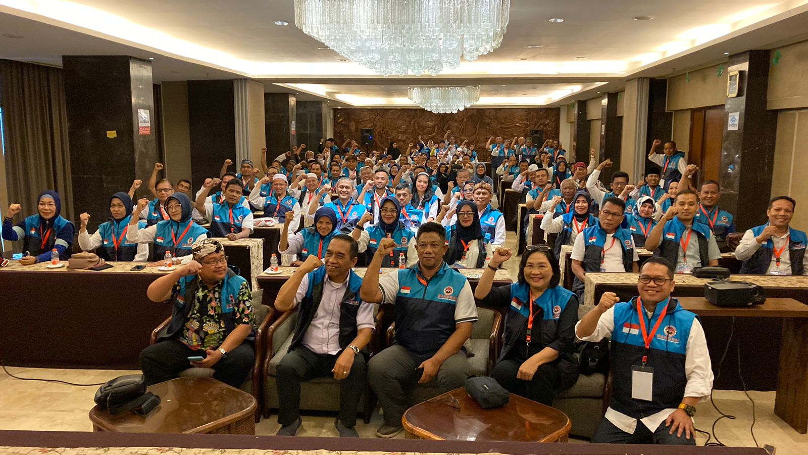 Pengukuhan tim 100 Bakorsi Jawa Barat di Bandung, Sabtu (15/7).