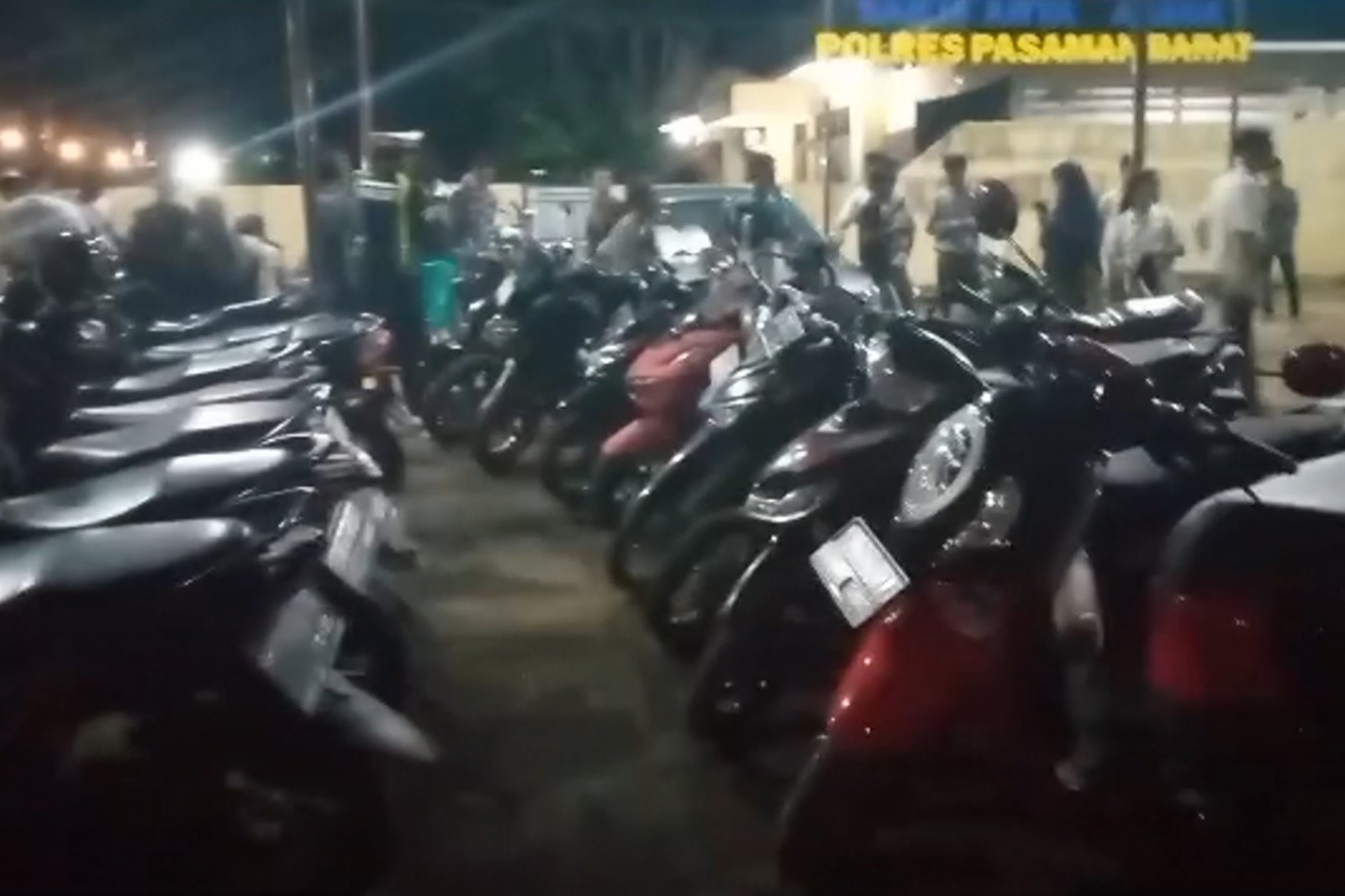 Sepeda motor sitaan dari pengendara yang tidak memiliki surat tanda nomor kendaraan.