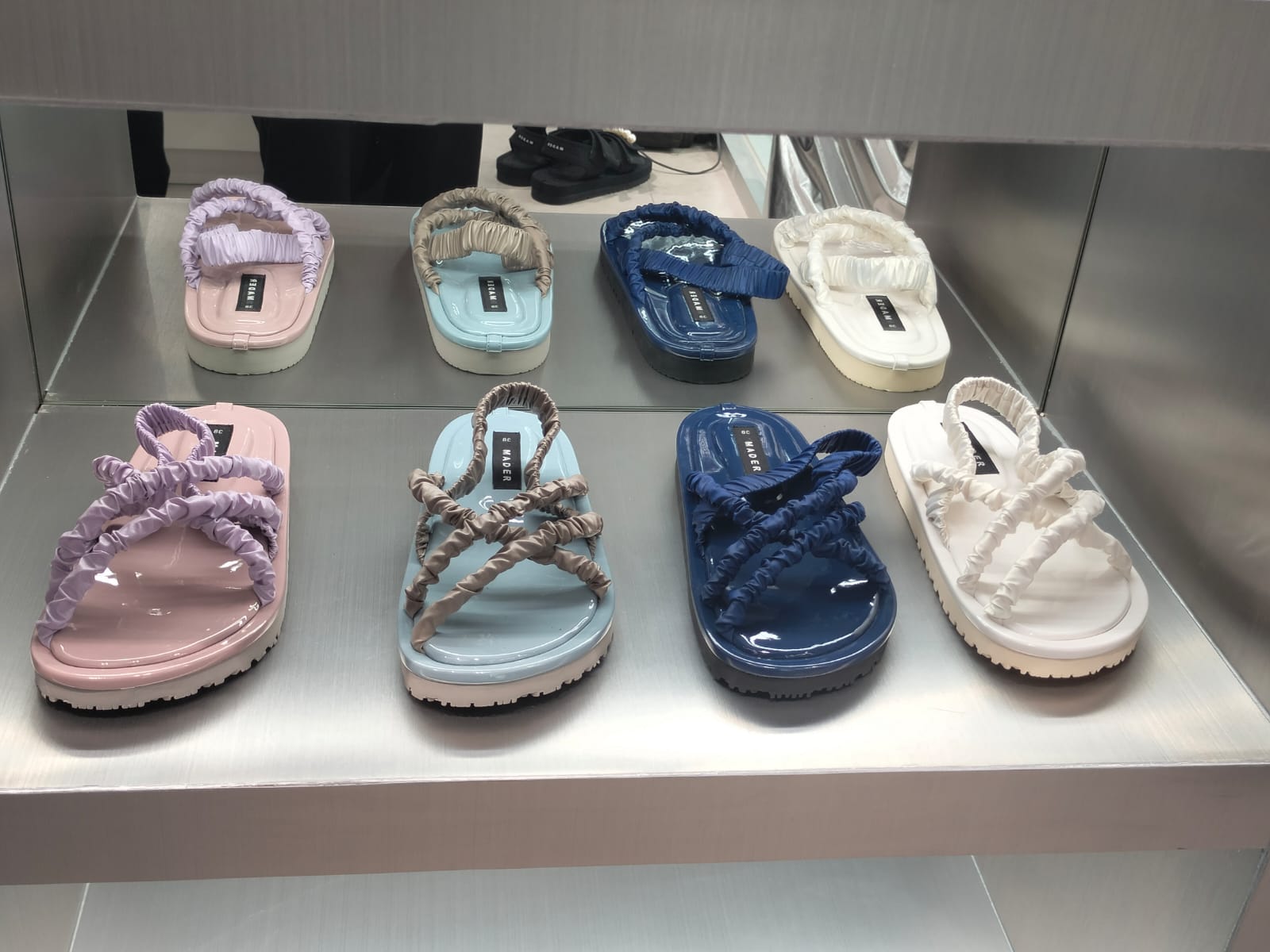 Koleksi jenama footwear Mader