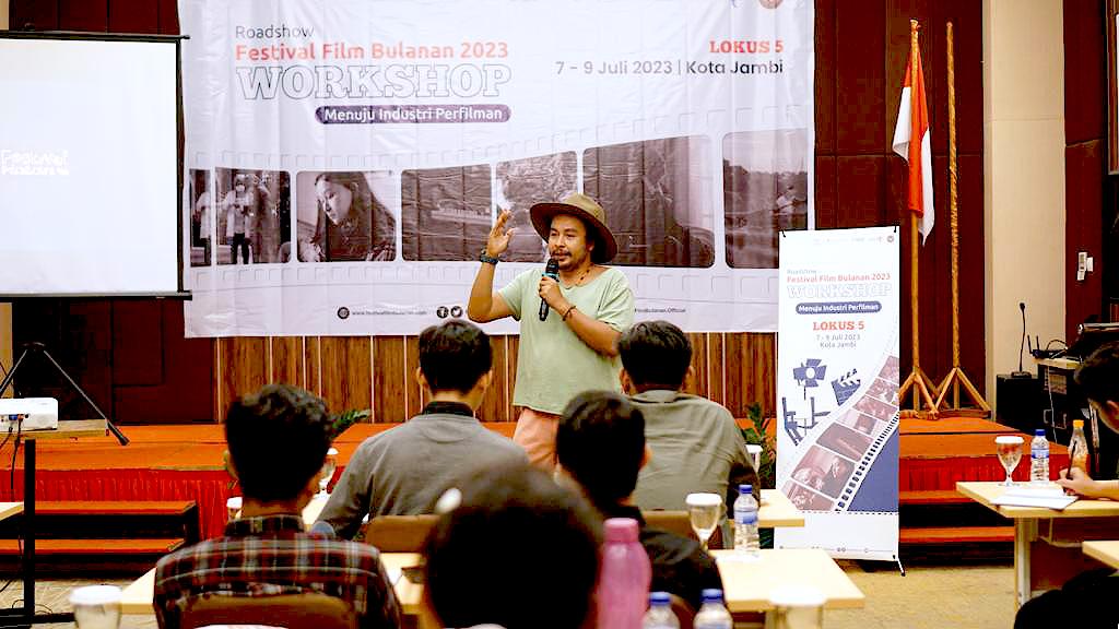 Festival Film Bulanan mengadakan workshop di Kota Jambi. 