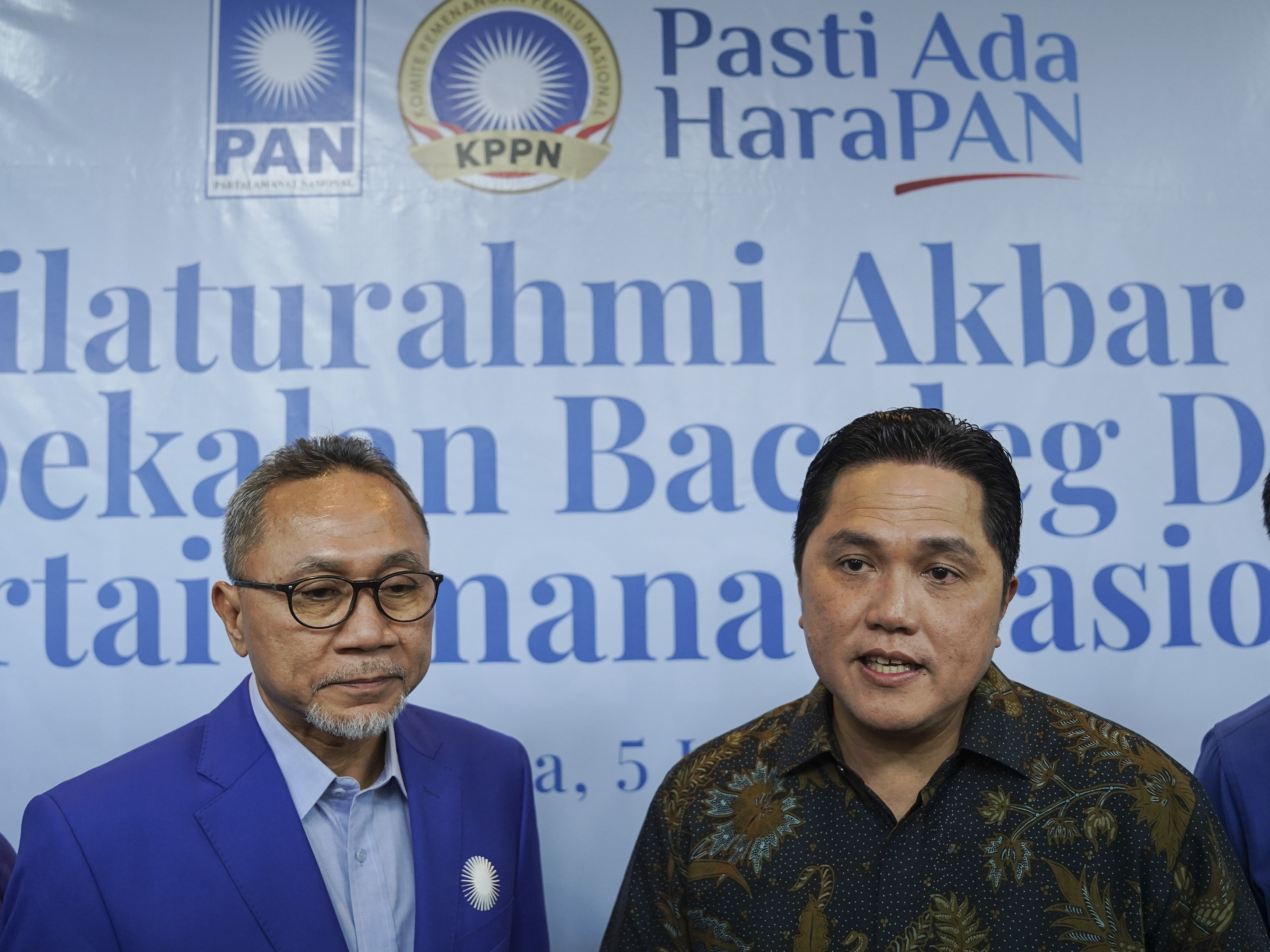 Menteri BUMN Erick Thohir bersama Ketua Umum PAN Zulkifli Hasan usai menghadiri Silaturahmi Akbar PAN.