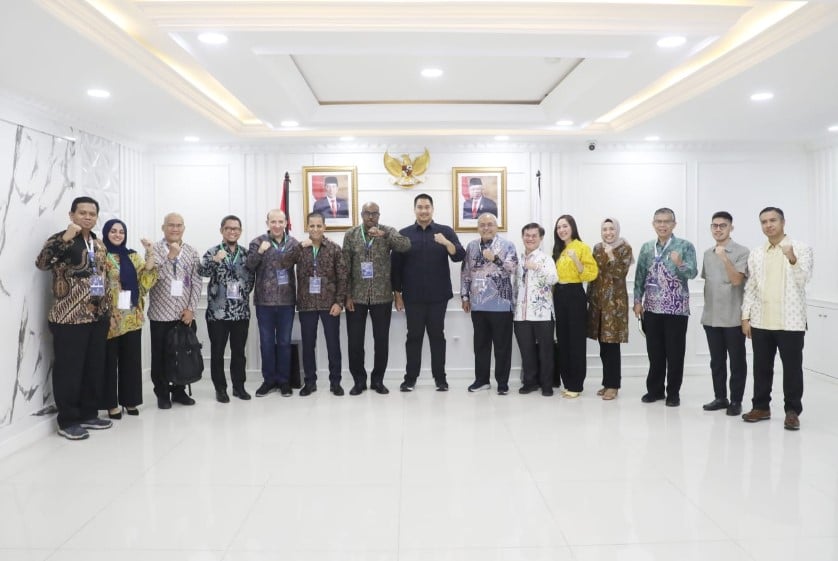 Menpora menerima delegasi dari Assistant Secretary General for Humanitarian, Social and Culture Affairs, OIC-CA.