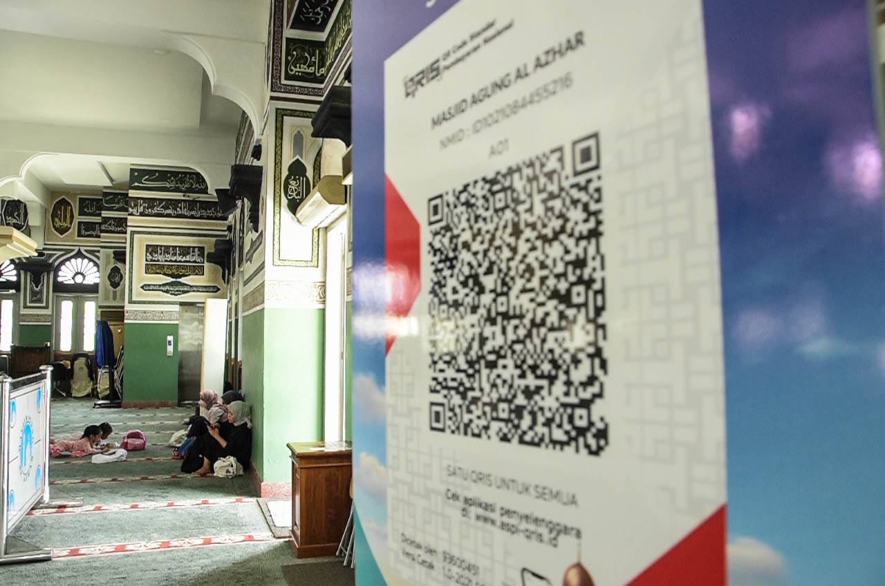 Foto ilustrasi: Warga beristirahat di Masjid Agung Al Azhar, Jakarta, Selasa (11/4). 