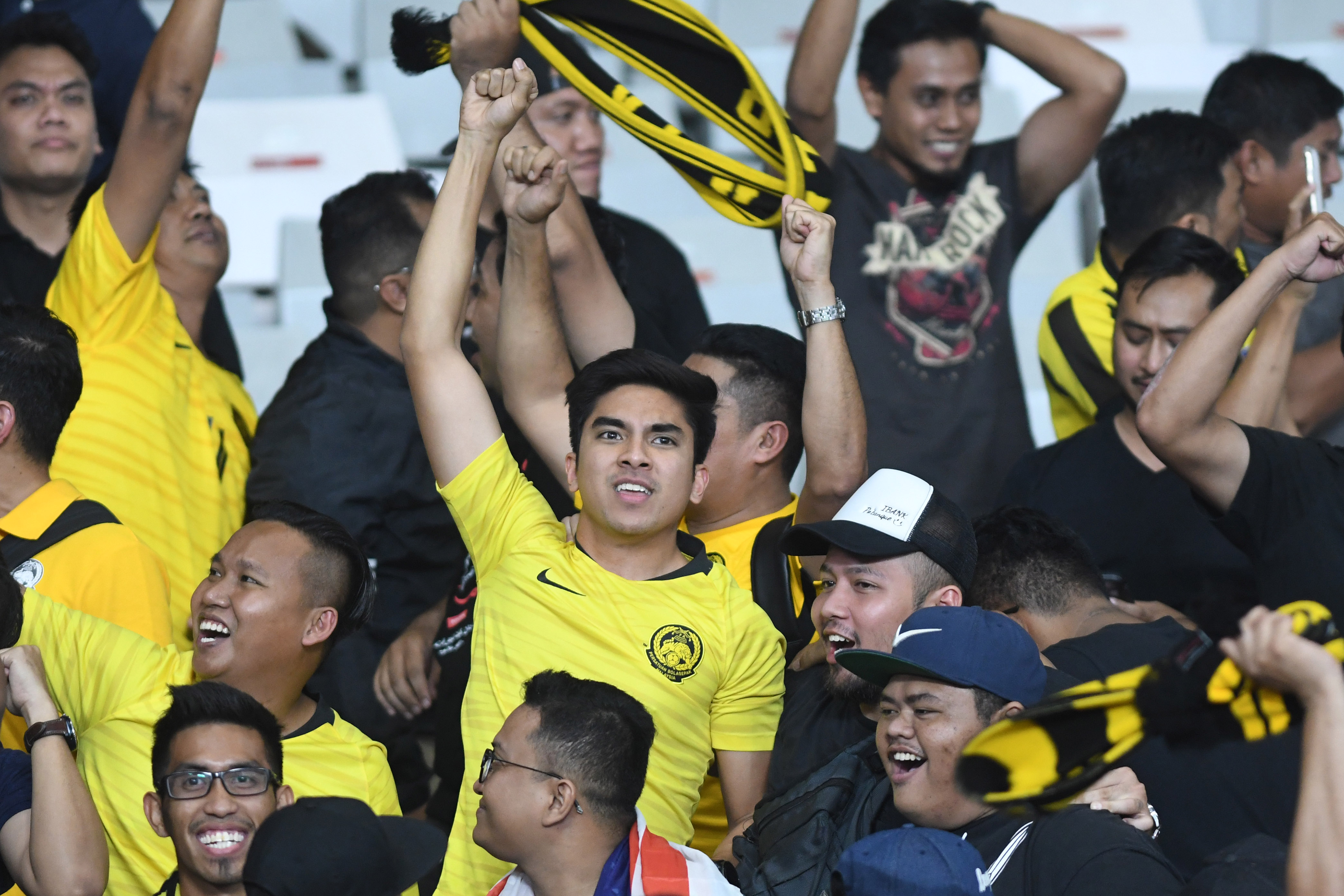 Presiden Partai Ikatan Demokratik Malaysia Syed Saddiq Syed Abdul Rahman (tengah)