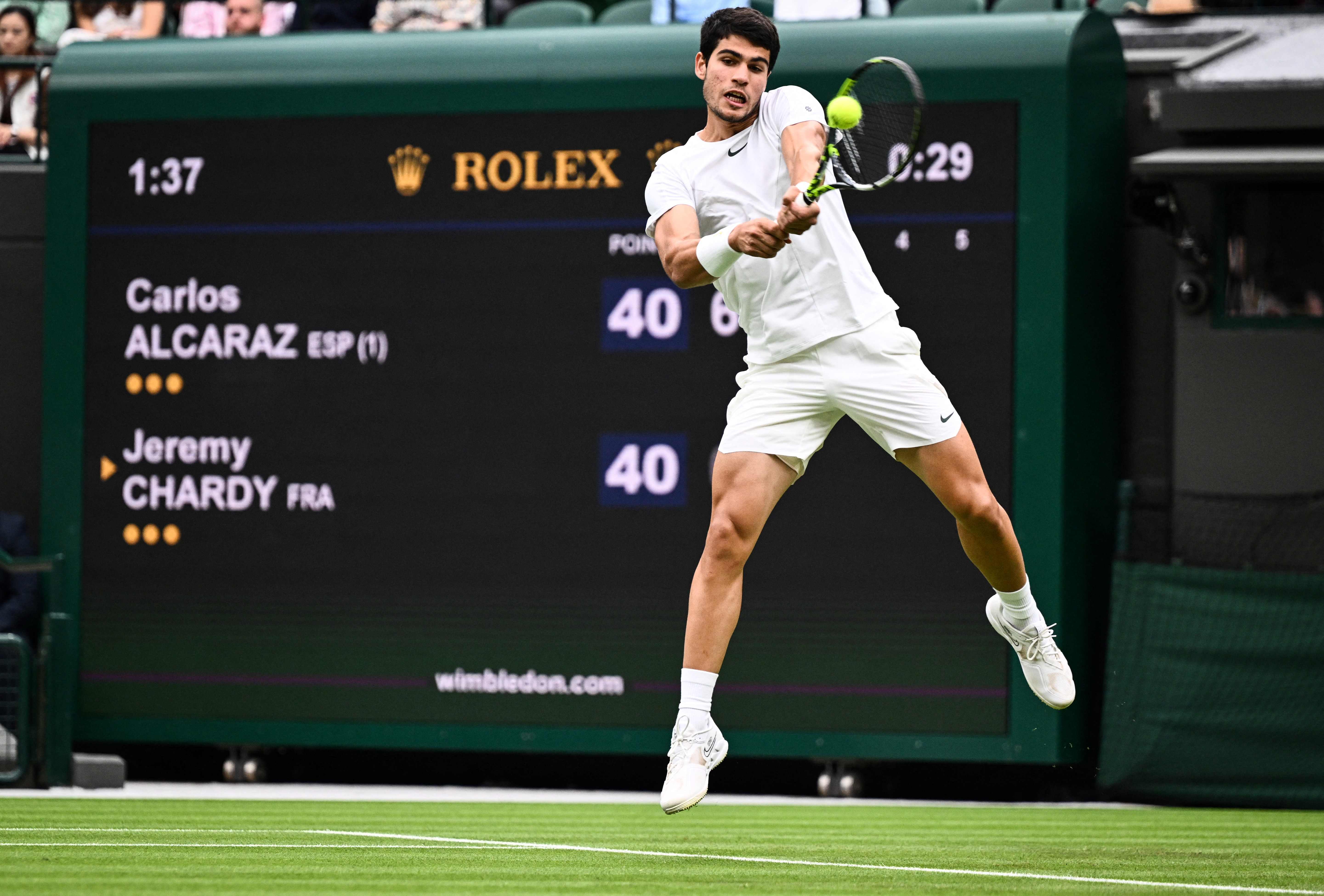Melaju ke Putaran Kedua Wimbledon, Alcaraz Lontarkan Peringatan Bagi Djokovic