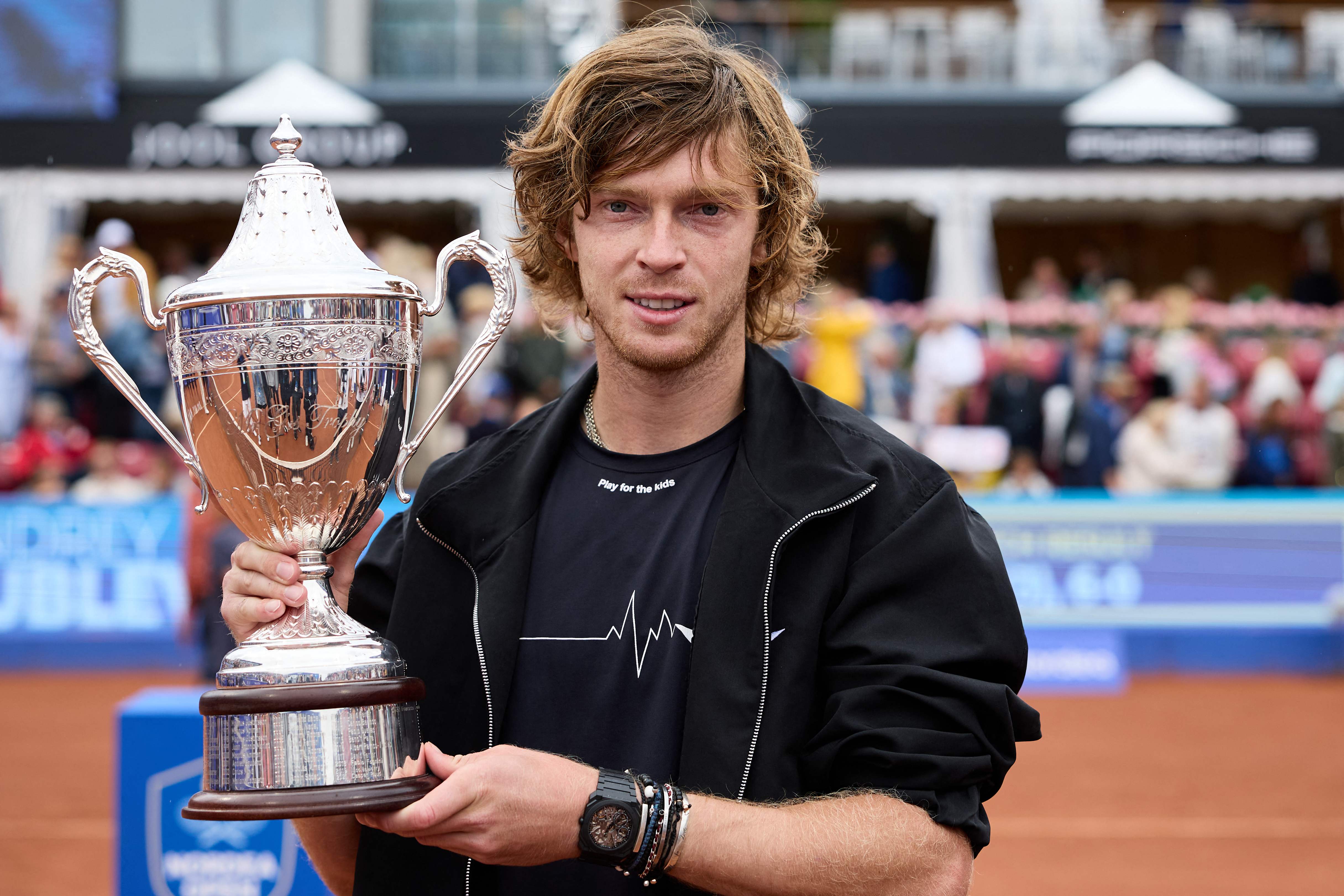 Petenis Rusia Andrey Rublev usai menjadi juara di turnamen ATP di Bastad, Swedia.