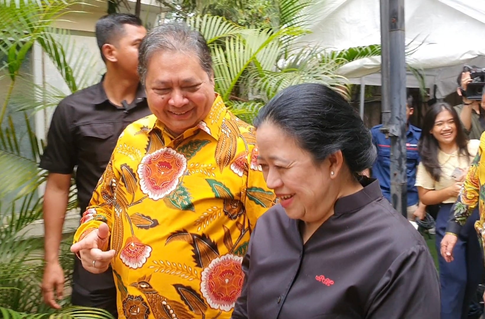 Ketua Umum Golkar Airlangga Hartarto dan Ketua DPR Puan Maharani