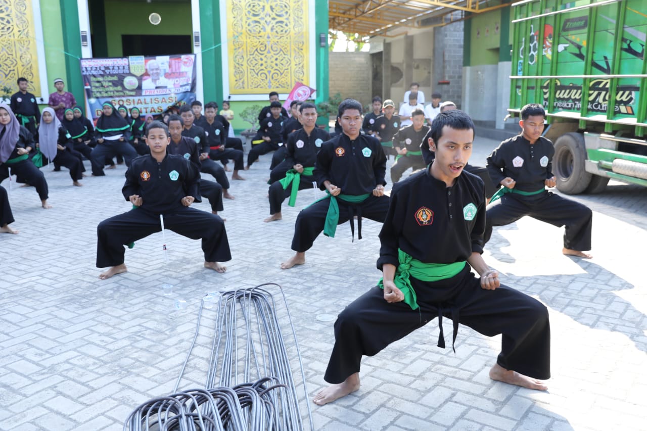 Pentas seni yang digelar KST di Kediri