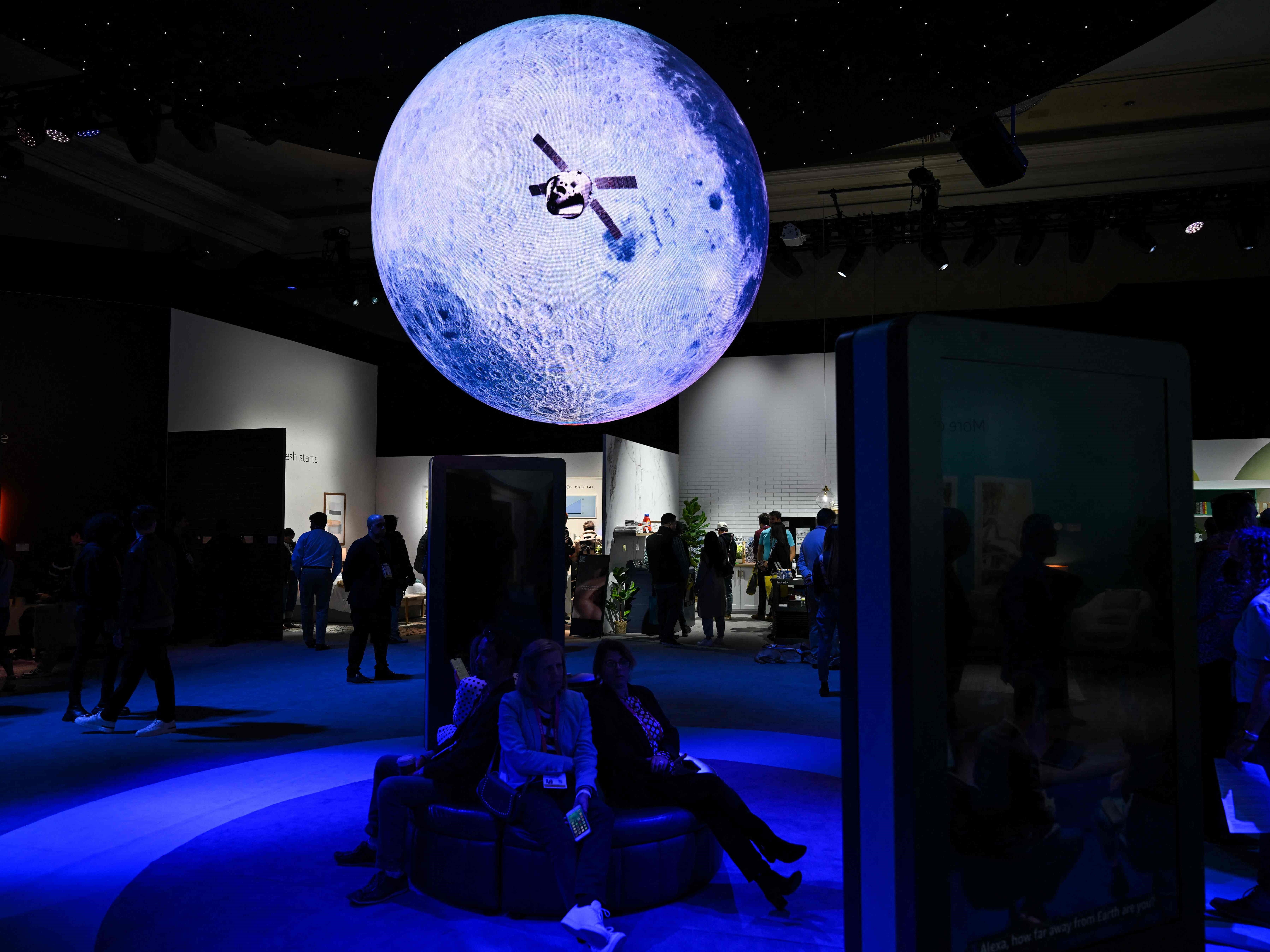 Amazon Kucurkan US$120 Juta Bangun Ribuan Satelit Internet