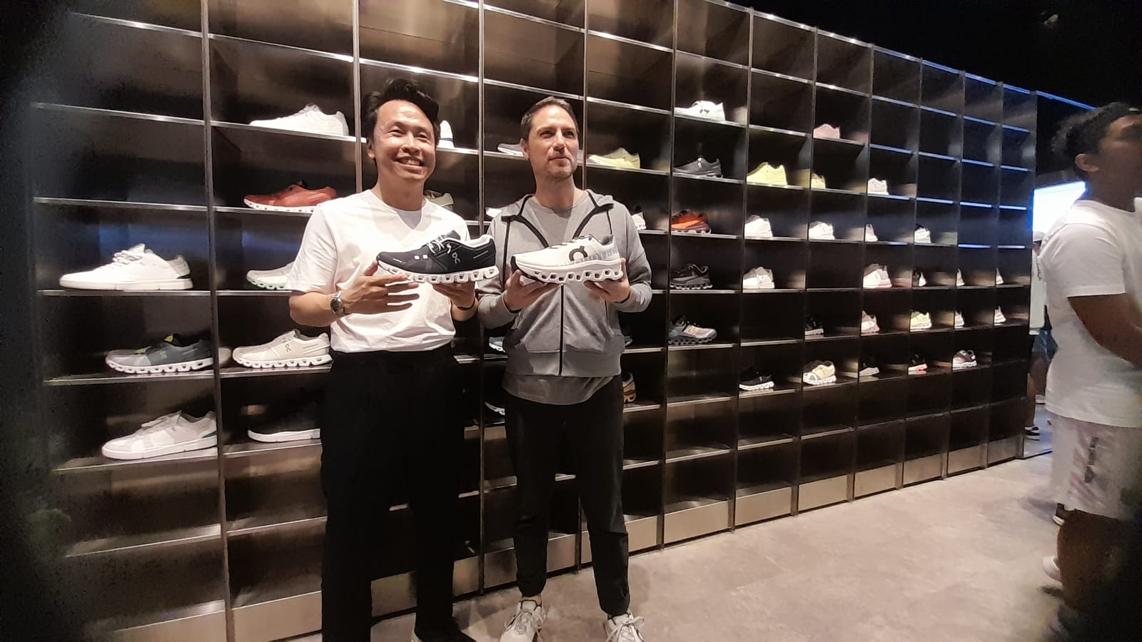 Marcel Lukman - President Director of The 707 Company (kiri) dan Nicholas Schaefer - CEO & Founder The 707 Company (kanan).