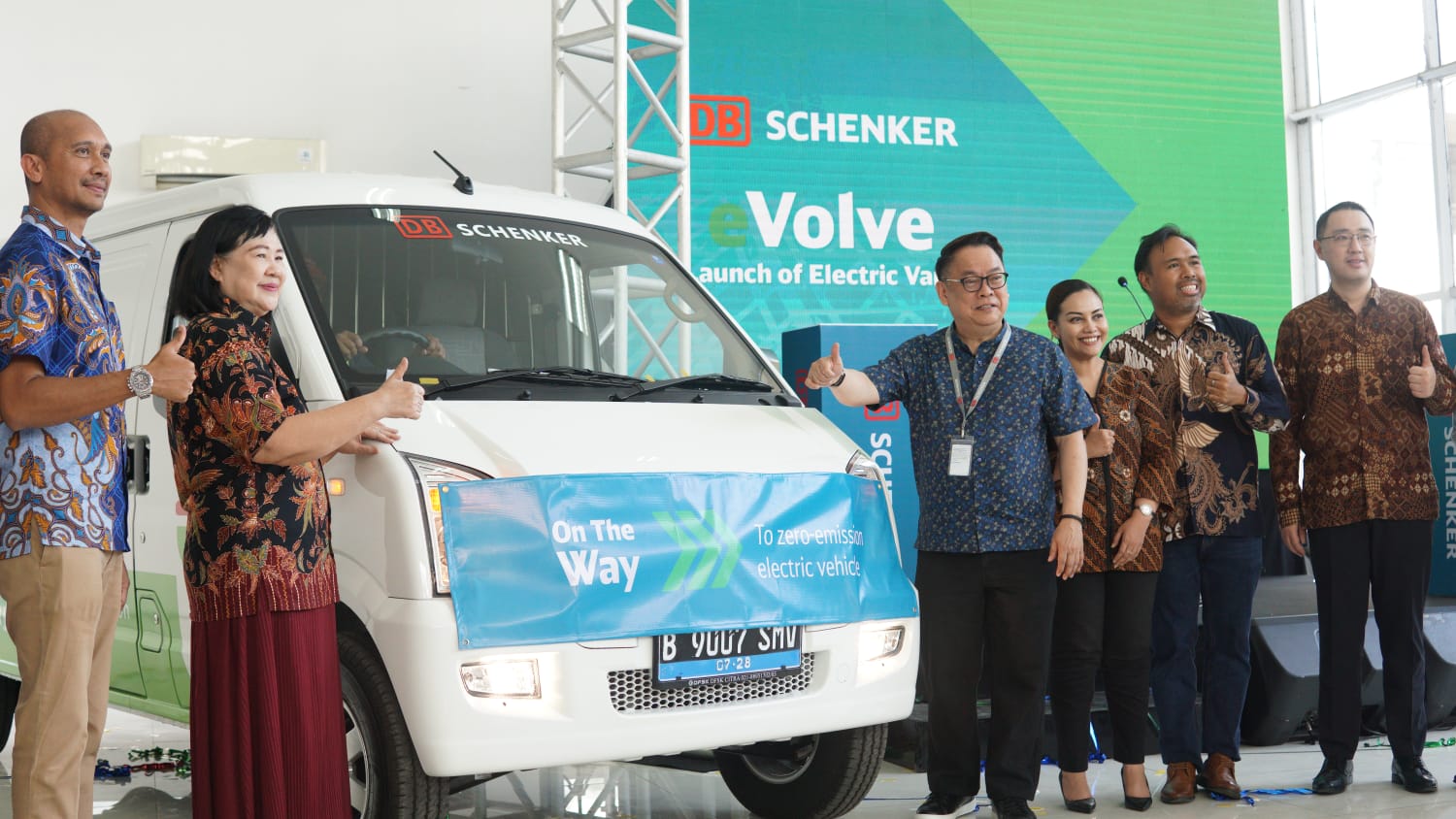 DB Schenker meluncurkan mobil val listrik sebagai bagian dari armadanya di dalam Kota Jakarta dan sekitarnya. 