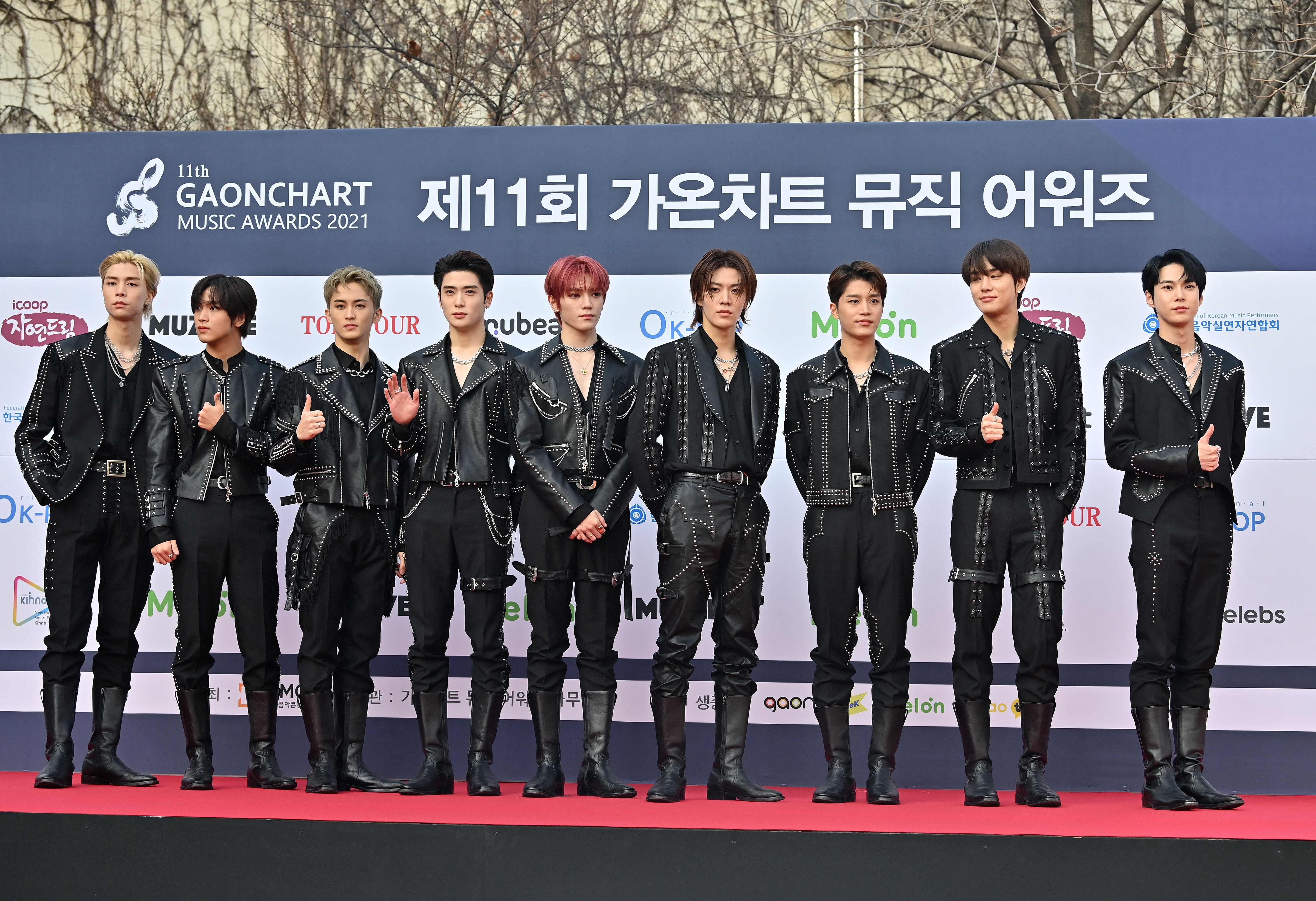 NCT 127 di ajang 11th Gaon Chart Music Awards di Korea Selatan, 27 Januari 2022.