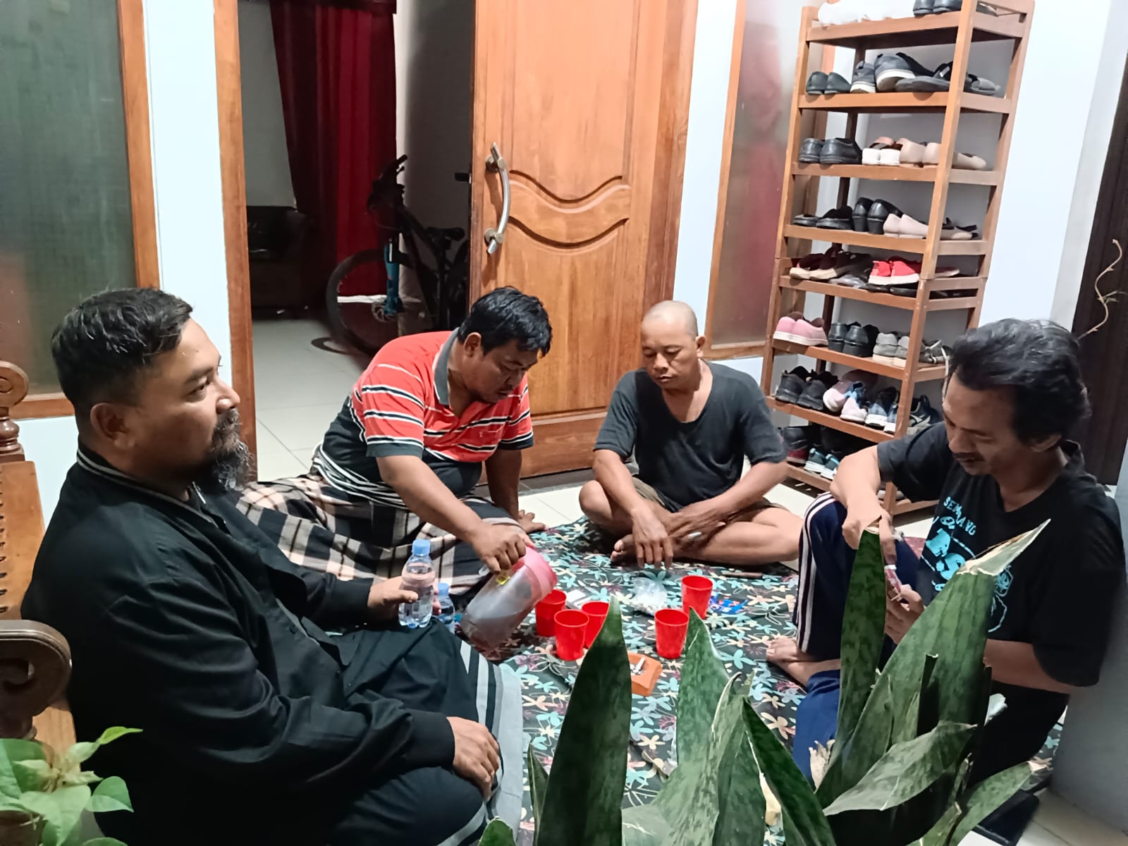 Organisasi pendukung capres Anies Baswedan, SKI Kota Semarang, menggelar acara Reboan dengan membahas masalah keluhan masyarakat.