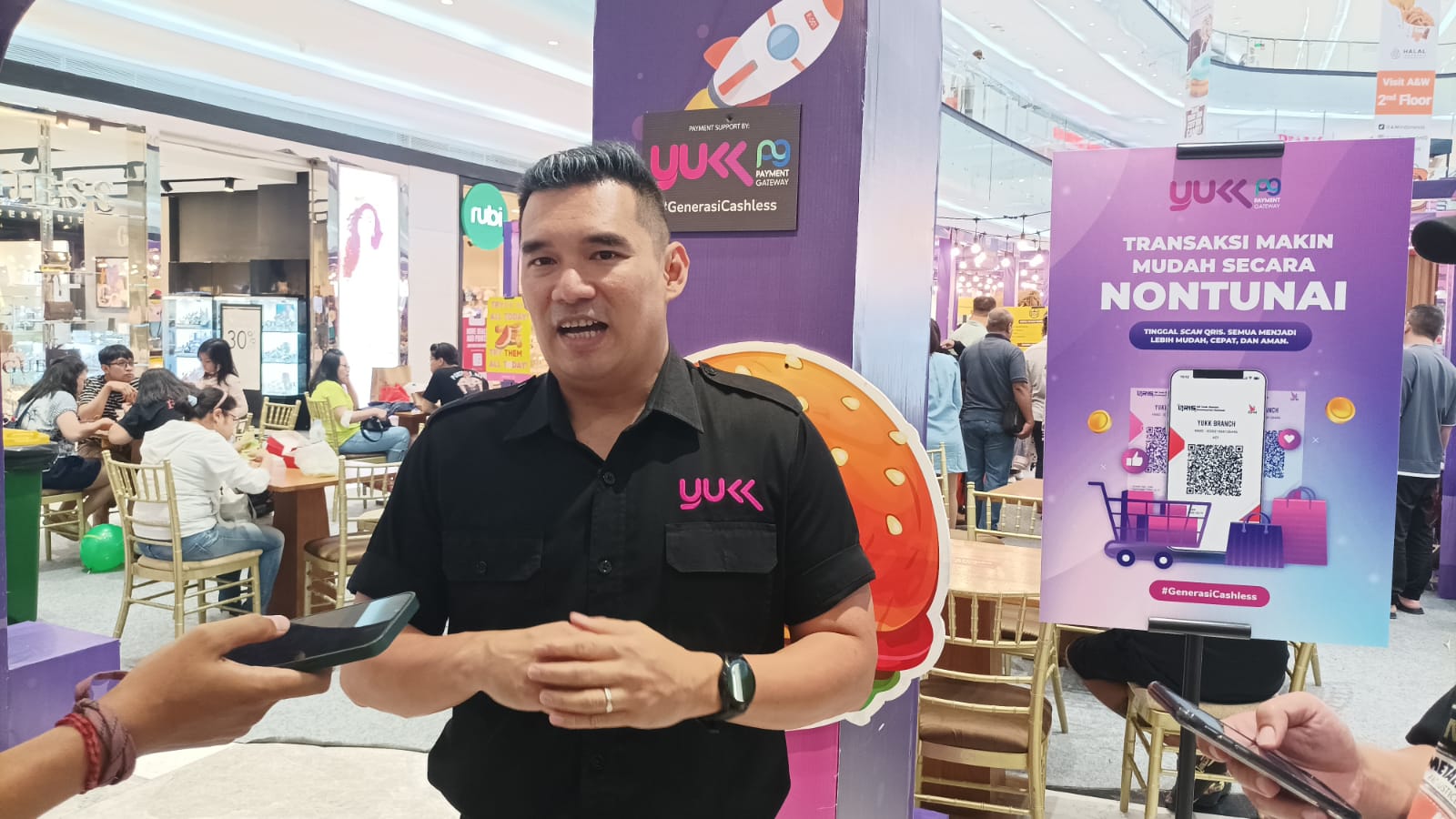 Co-Founder dan CMO dari PT Yukk Kreasi Indonesia, Agustino di Lippo Puri Mall, Jakarta. 