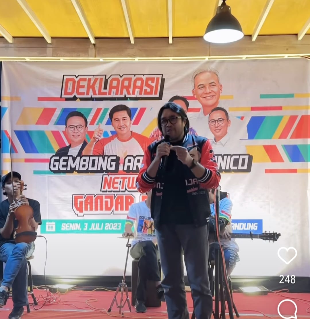 Ketua PDIP Jawa Barat Ono Surono pada pembukaan Rumah Kemenangan Relawan Network for Ganjar Presiden di Kota Bandung