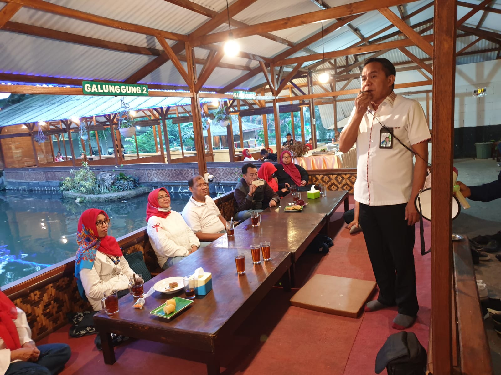  Kepala Kantor BPJS Ketenagakerjaan Kantor Cabang Plaza BPJamsostek Suhuri memberi penjelasan kepada para agen Perisai.