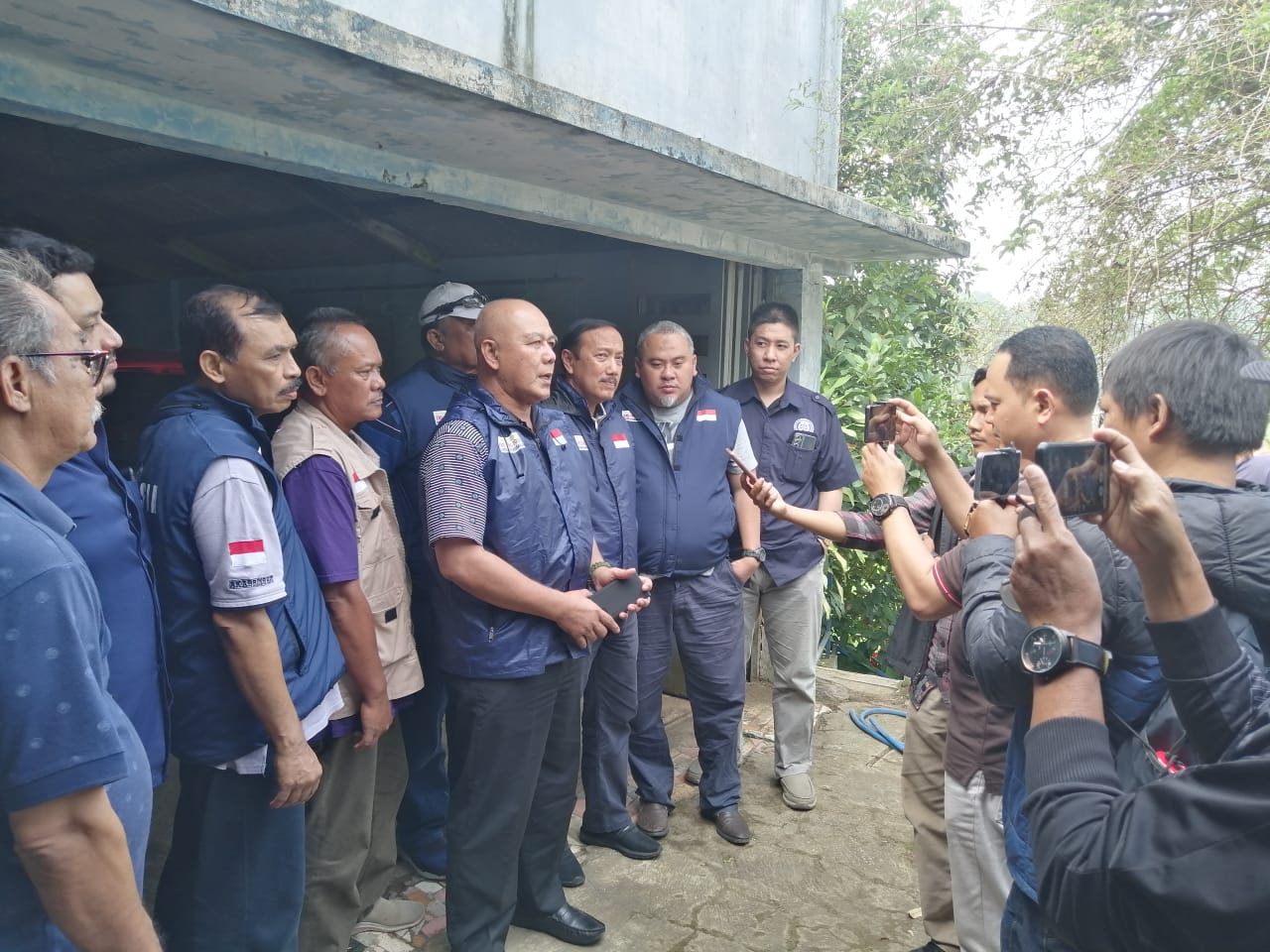 Ketua Tim Hukum Nasional Anies Baswedan, Brigjen (Purn) Fauzi Helmi mendatangi rumah Ketua DPD relawan calon Presiden ARB