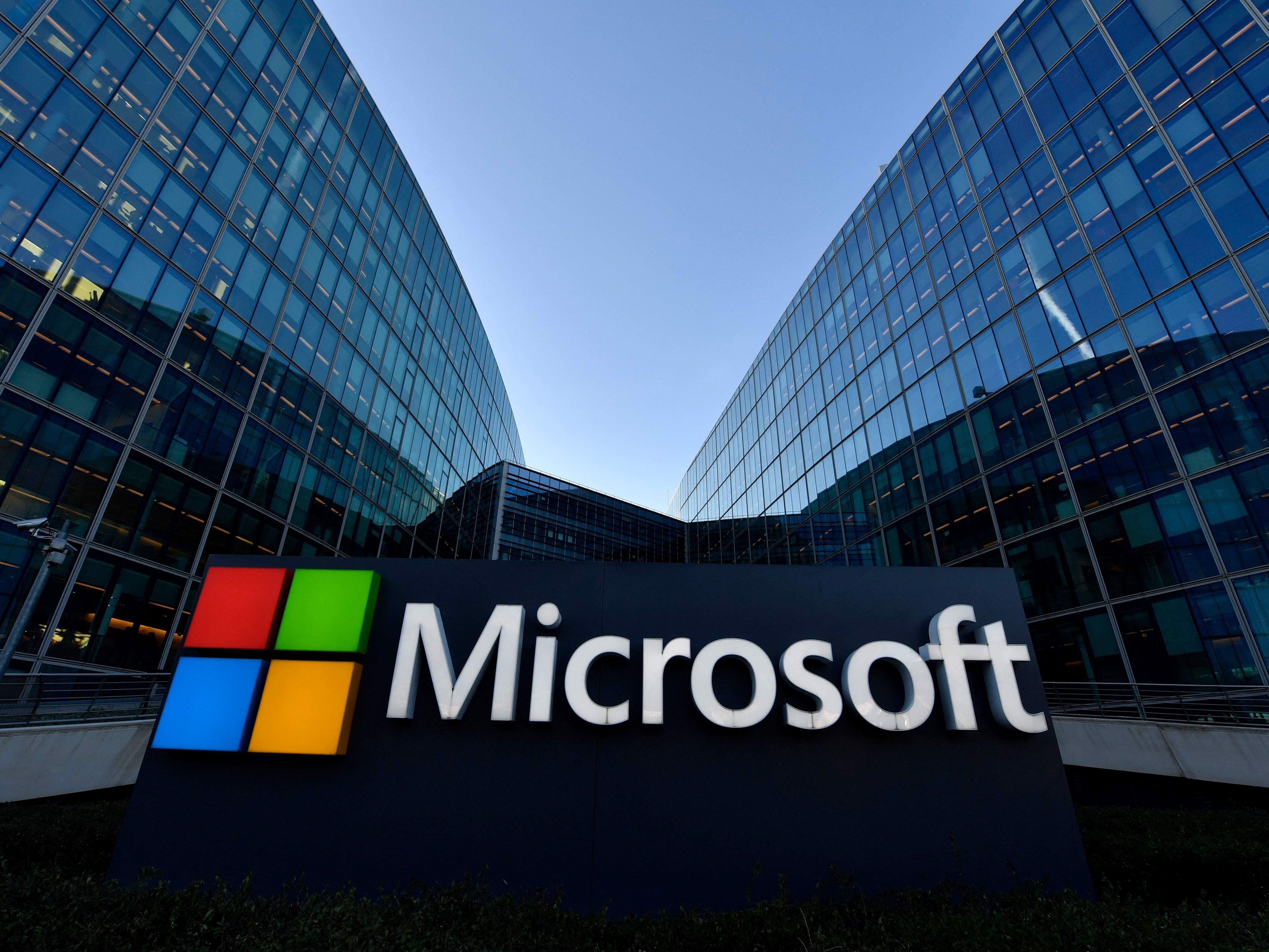 Logo perusahaan teknologi multinasional Amerika, Microsoft, di Prancis.