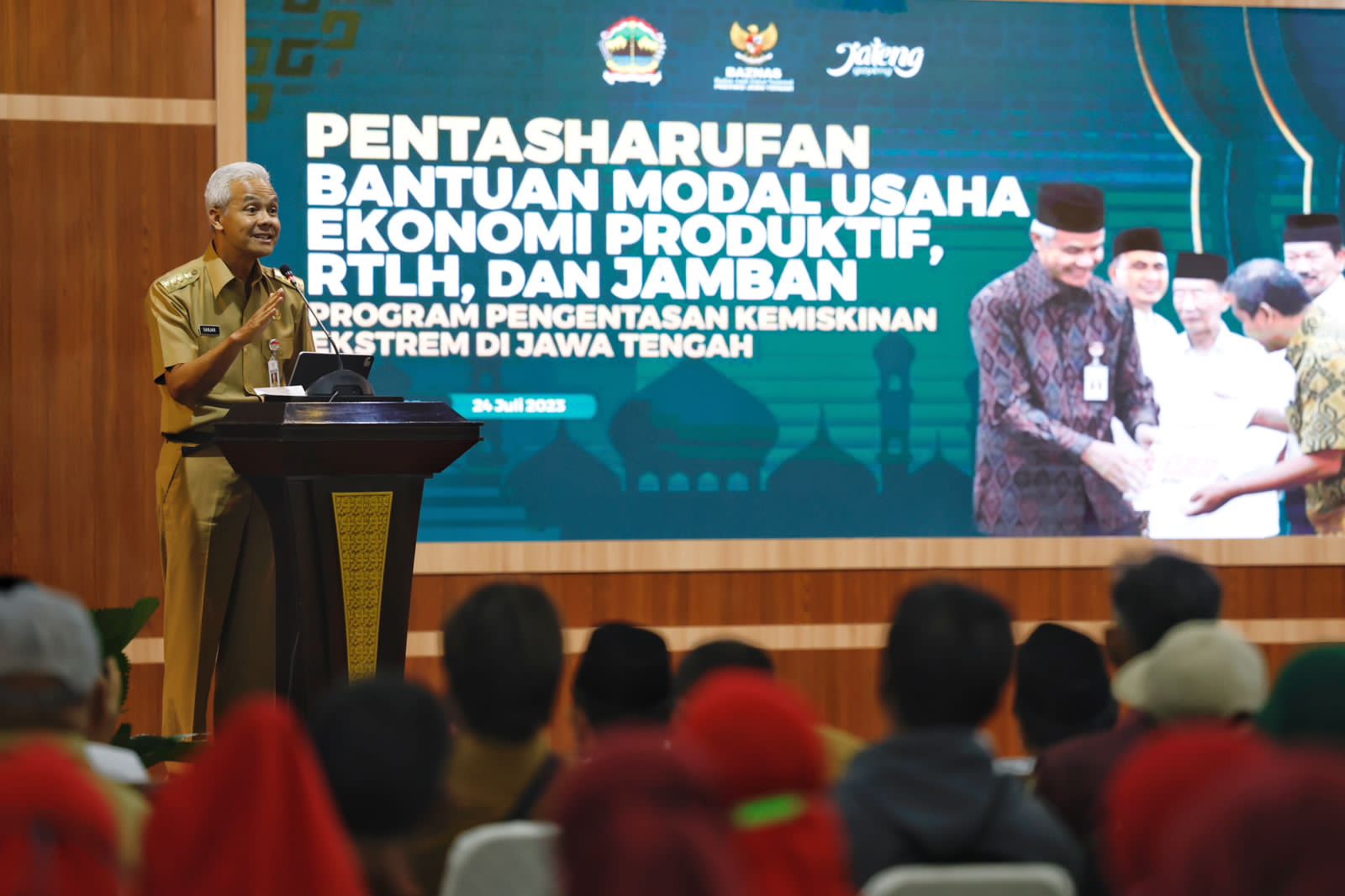 Penyaluran bantuan dari Pemprov Jateng untuk program pengentasan kemiskinan