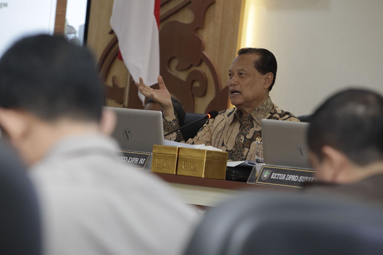 Ketua MKD Adang Daradjatun dalam sosialisasi di Gedung Banggar DPRD, Kota Surakarta, Jawa Tengah