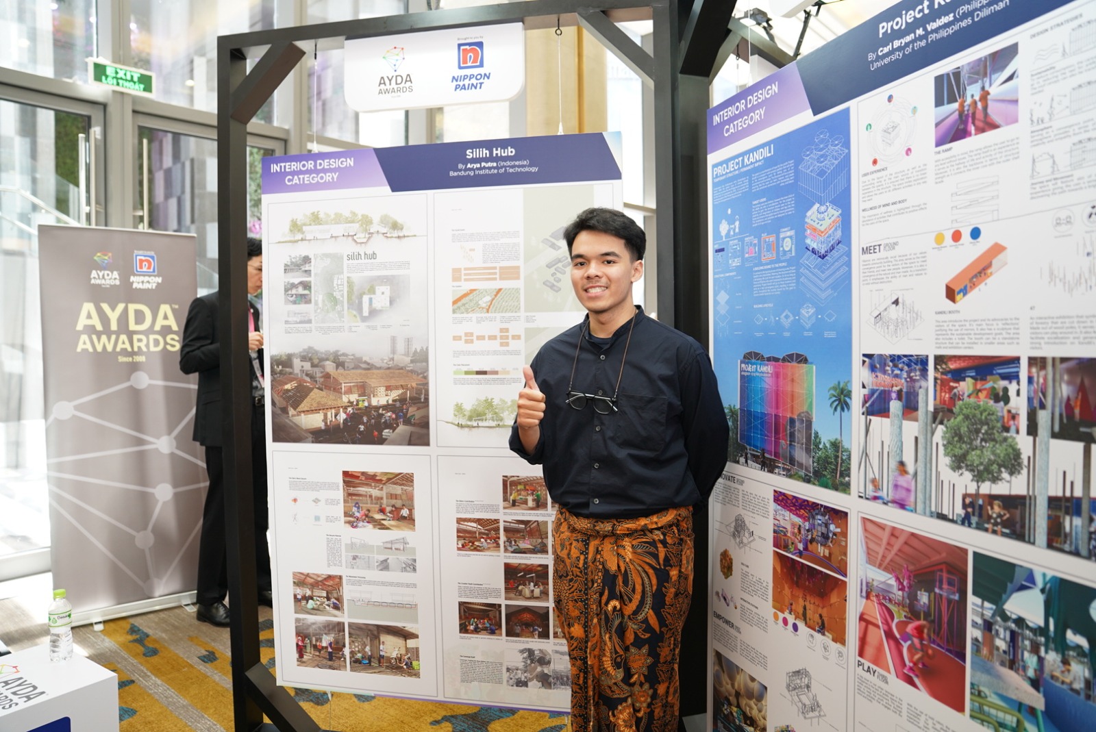 Arya Putra dengan karyanya Silih HUB di AYDA International Awards 2022/23