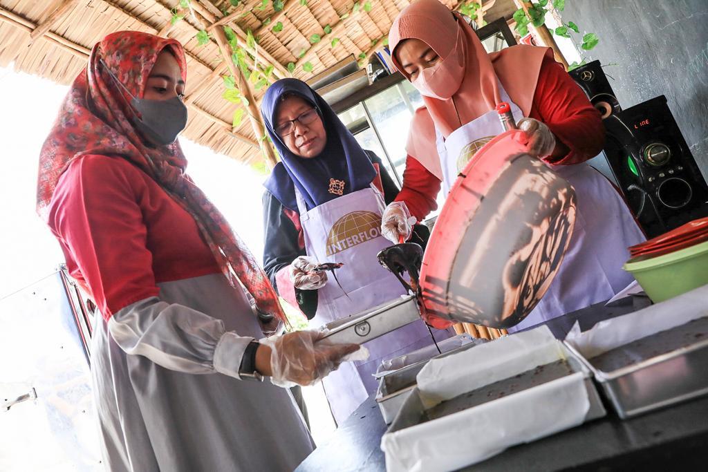 Workshop pembuatan brownies oleh di Kutai Kartanegara