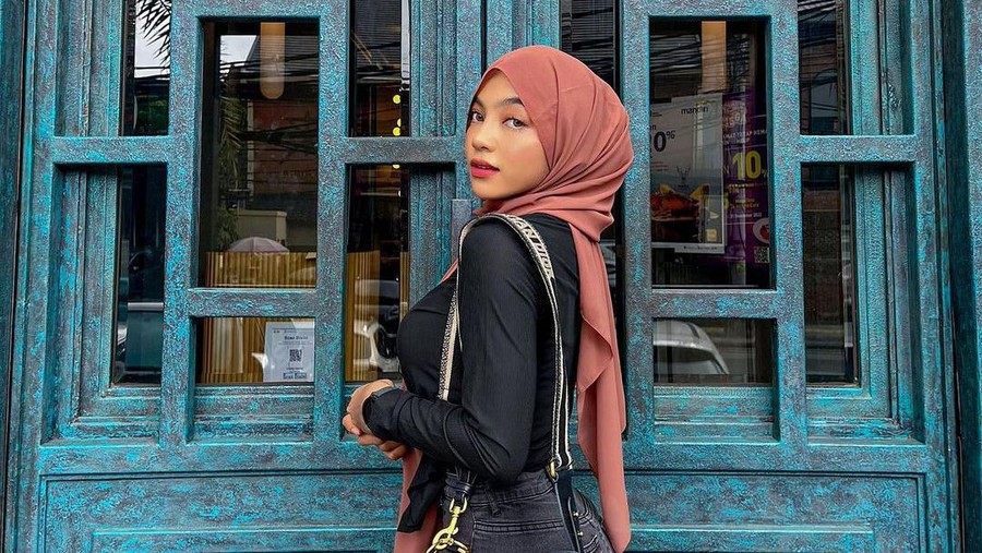 Selegram Oklin Fia yang dipolisikan karena menyiarkan konten video berbau pornografi.