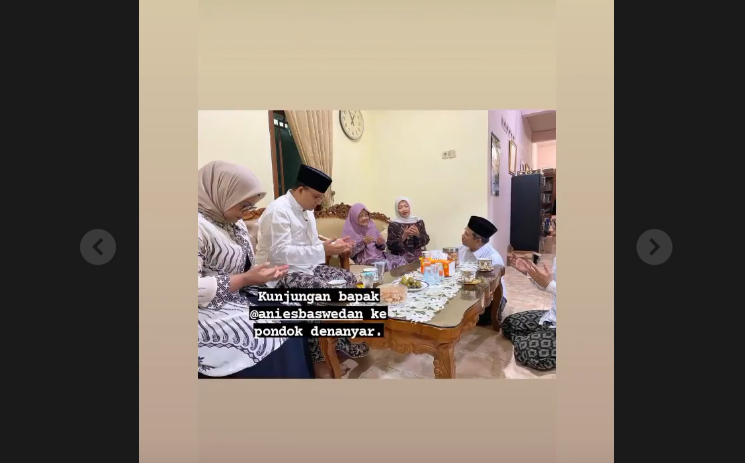 Anies Baswedan menemui Ibu Muhaimin Iskandar di kediamannya yang berdekatan dengan Ponpes Denanyar, Jombang, Kamis (31/8).