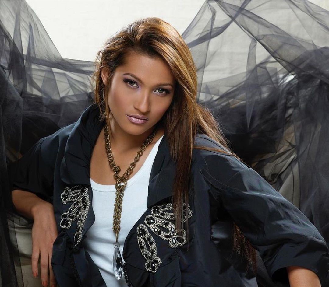 Karenina adalah seorang model dan aktris.