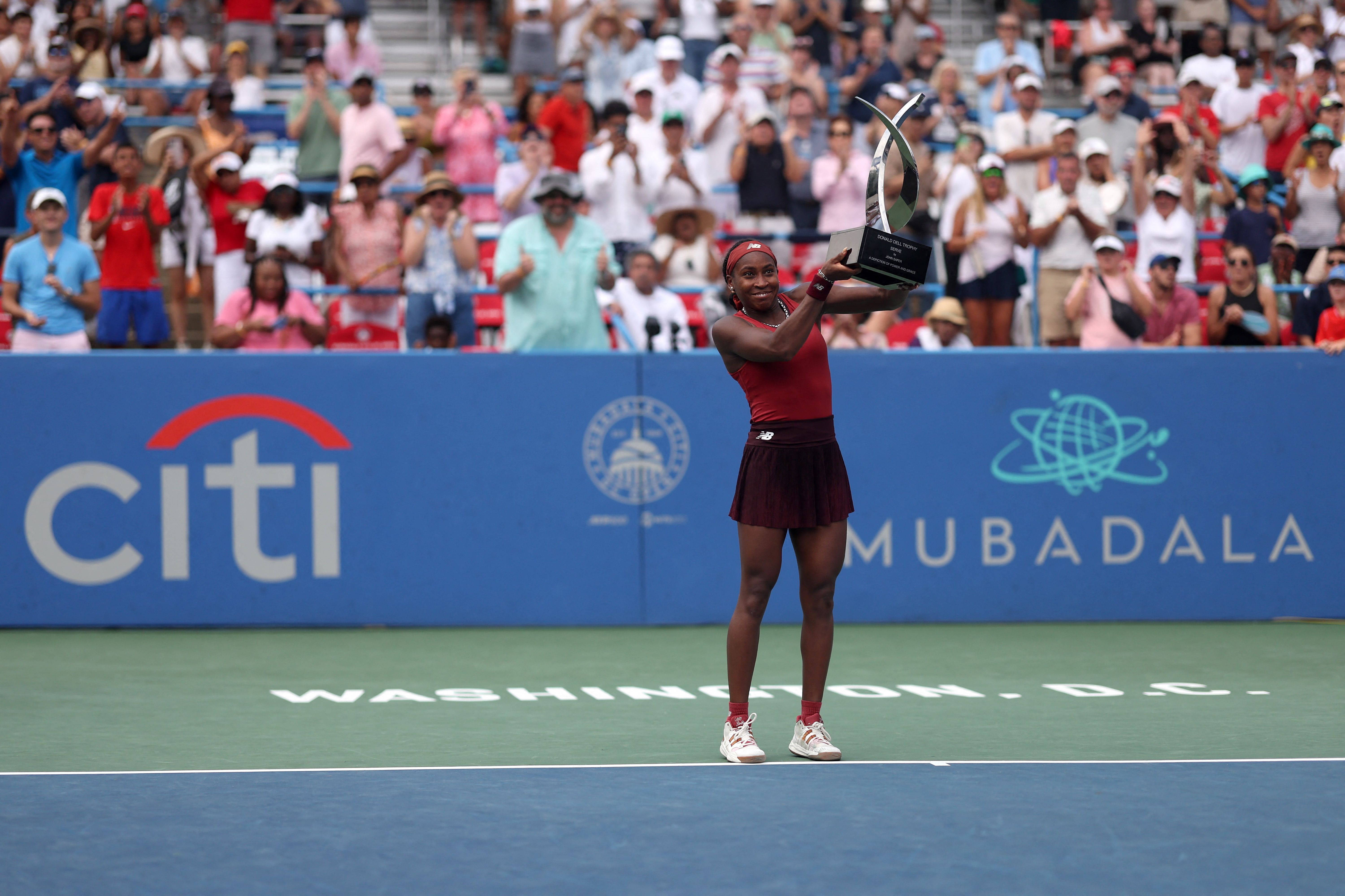 Petenis AS Coco Gauff usai menjadi juara di Washington Terbuka