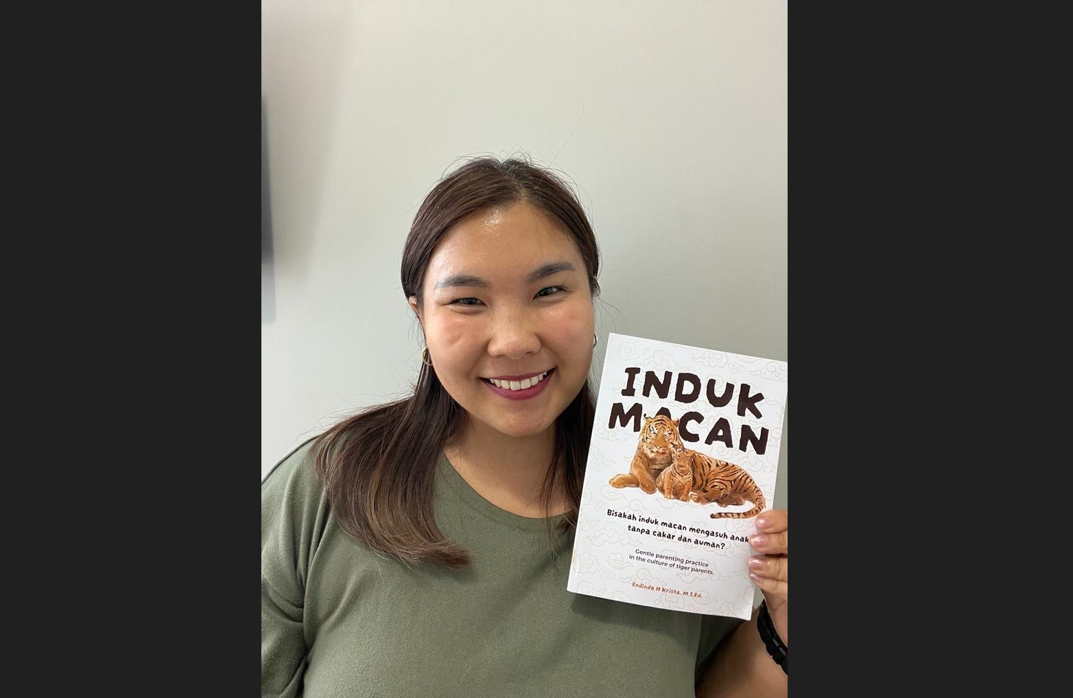 Penulis Krista Endinda dan bukunya Induk Macan