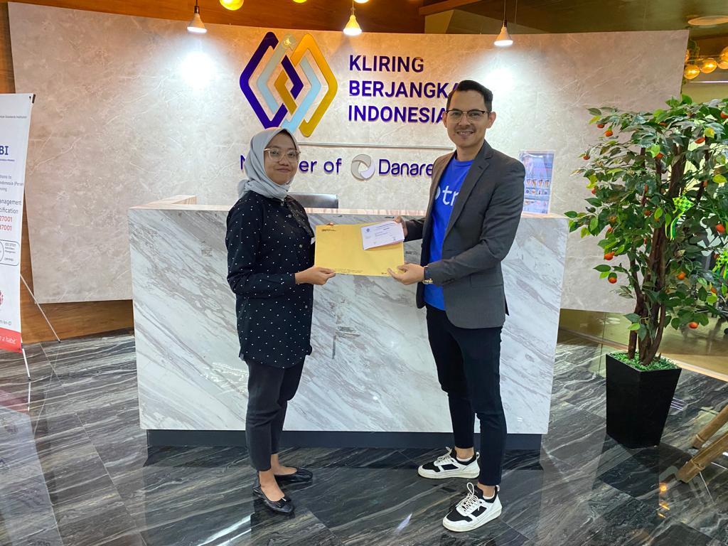 Triv, salah satu calon pedagang fisik aset kripto resmi mendaftarkan sebagai anggota Bursa Aset Kripto dan Lembaga Kliring Indonesia. 