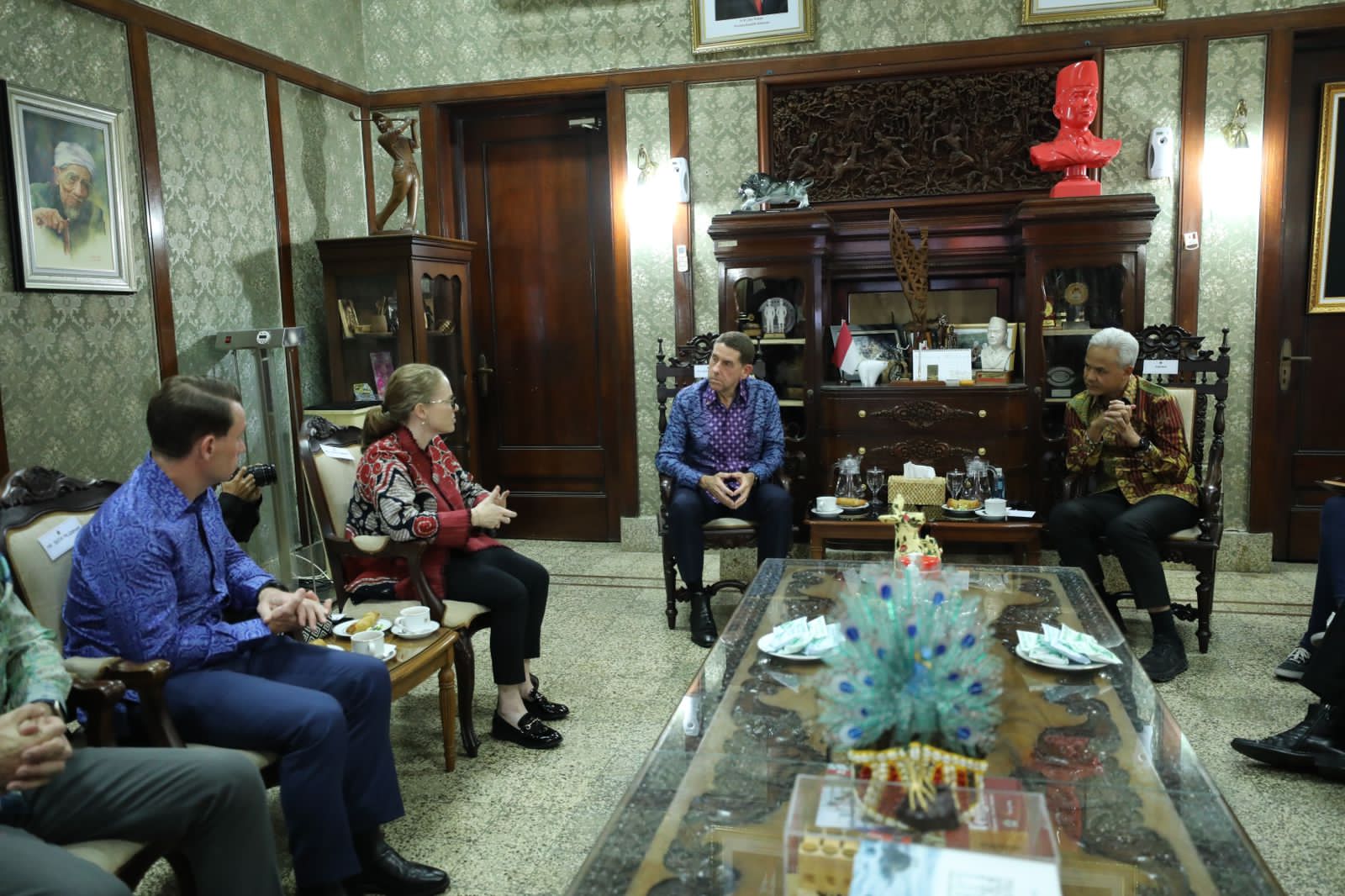 Gubernur Jateng Ganjar Pranowo menerima kunjungan Kepala Keuangan Negara Bagian Queensland Australia Cameron Dick