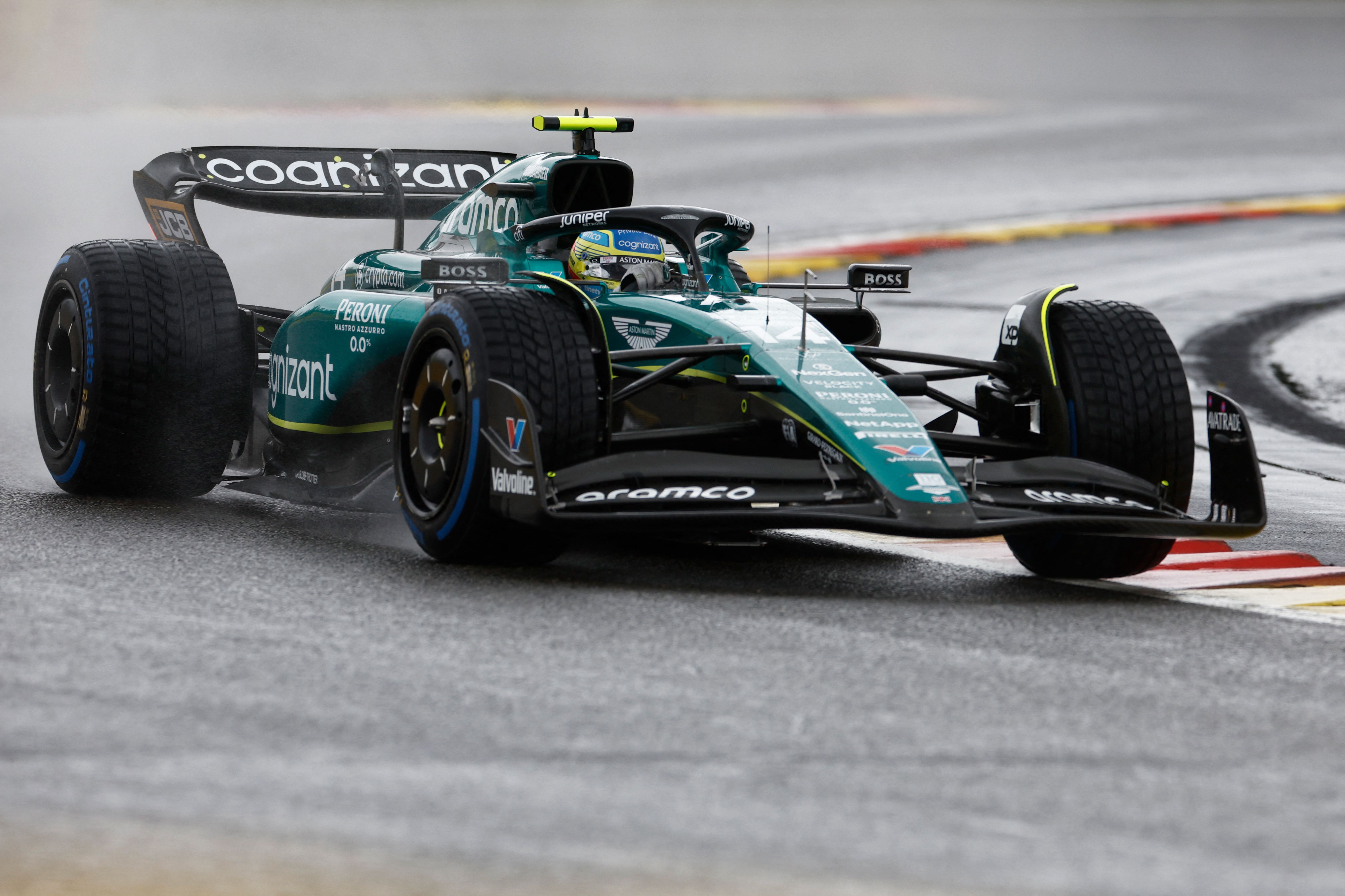 Mobil Aston Martin yang dikemudikan Fernando Alonso beraksi di GP Belgia.