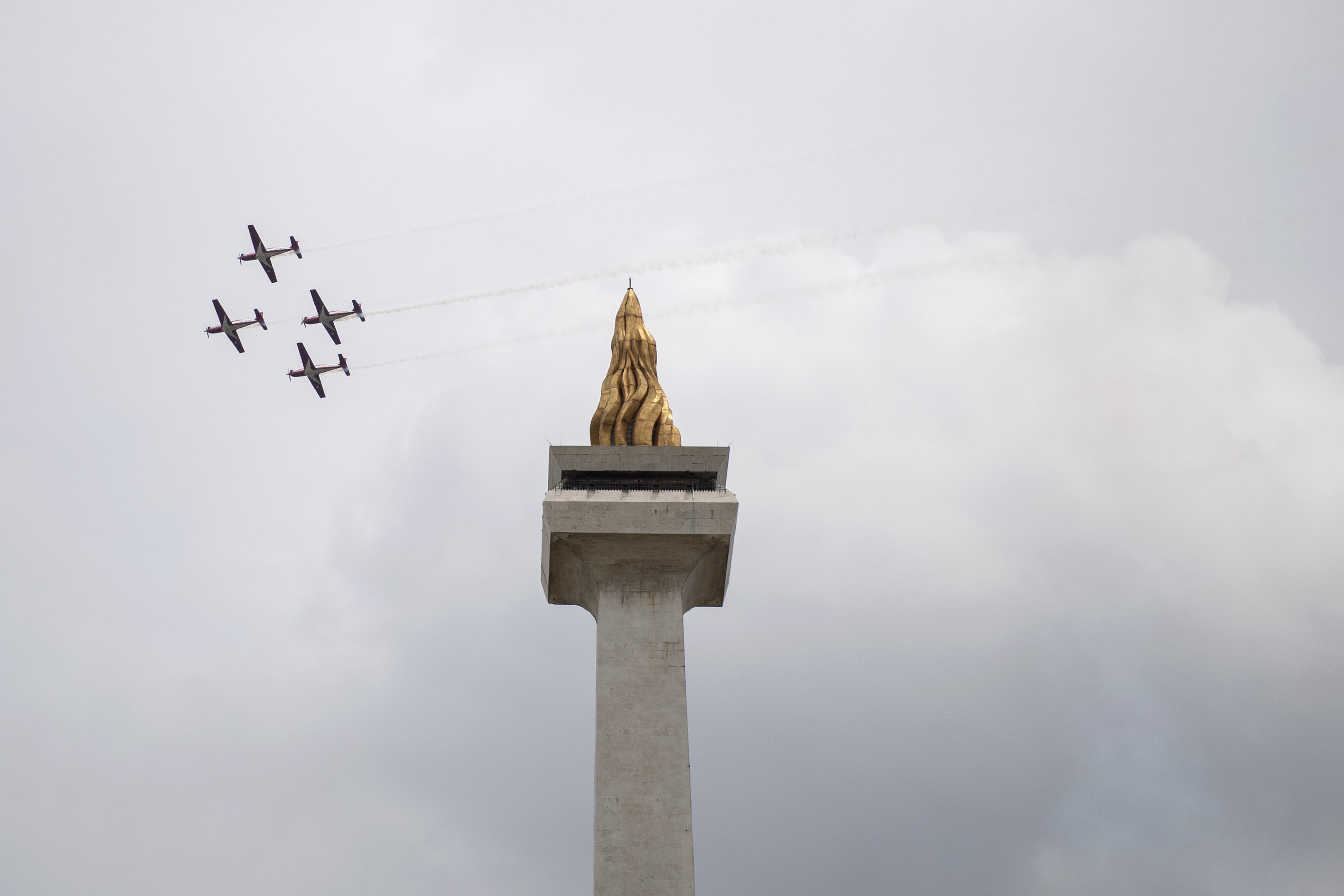 Awan menutupi langit Jakarta.